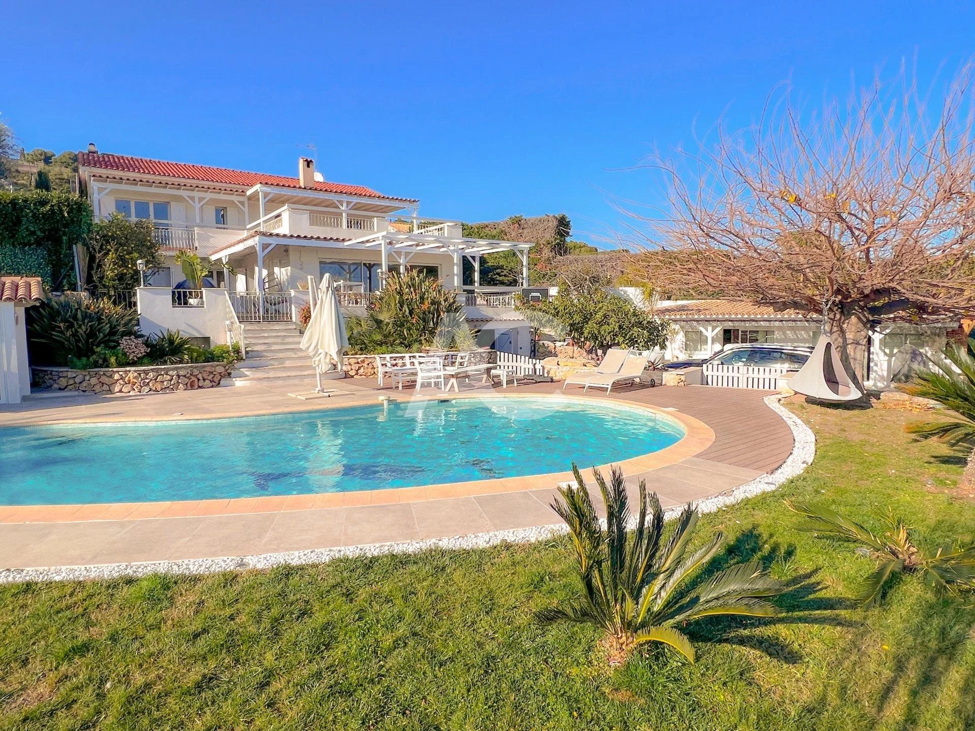 Belle villa avec piscine - Golfe Juan