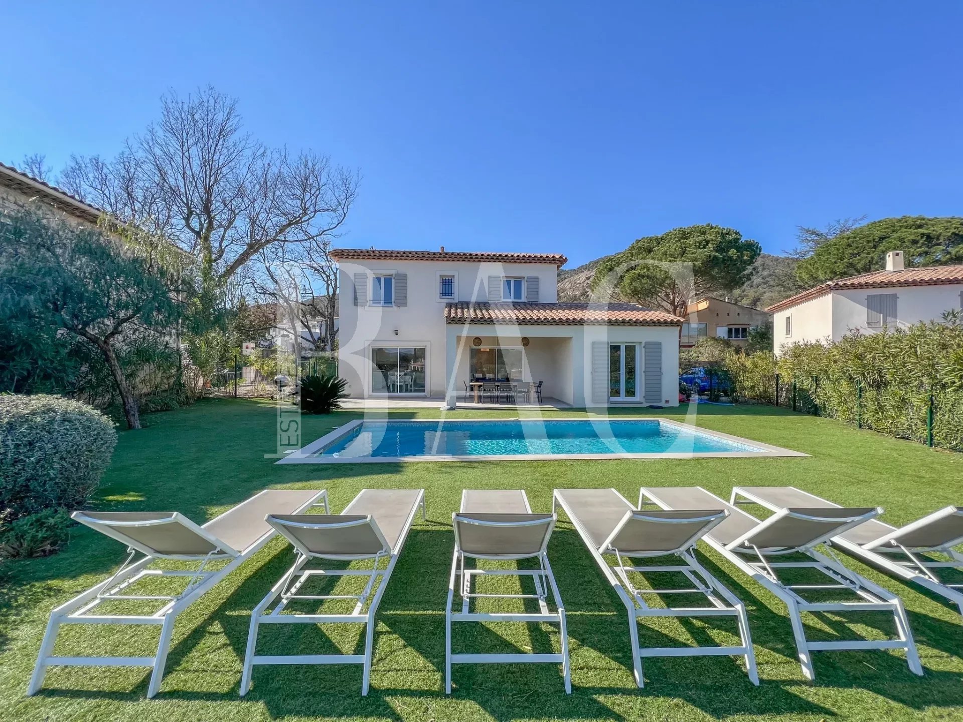 Le-Plan-de-la-Tour, magnificent villa from 2018 located 15 minutes from Sainte-Maxime.