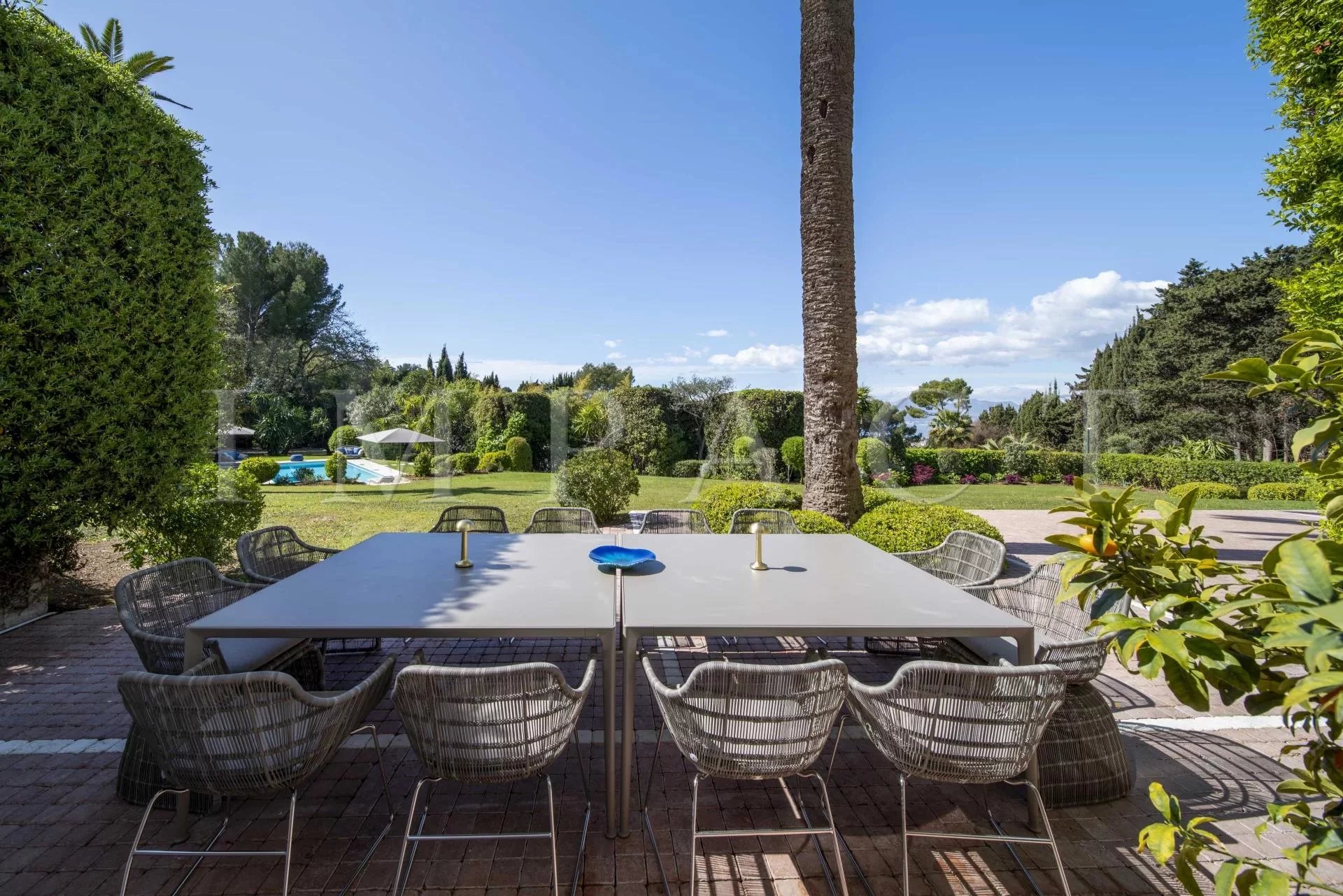 Cannes - Magnificent property with sea view for rent