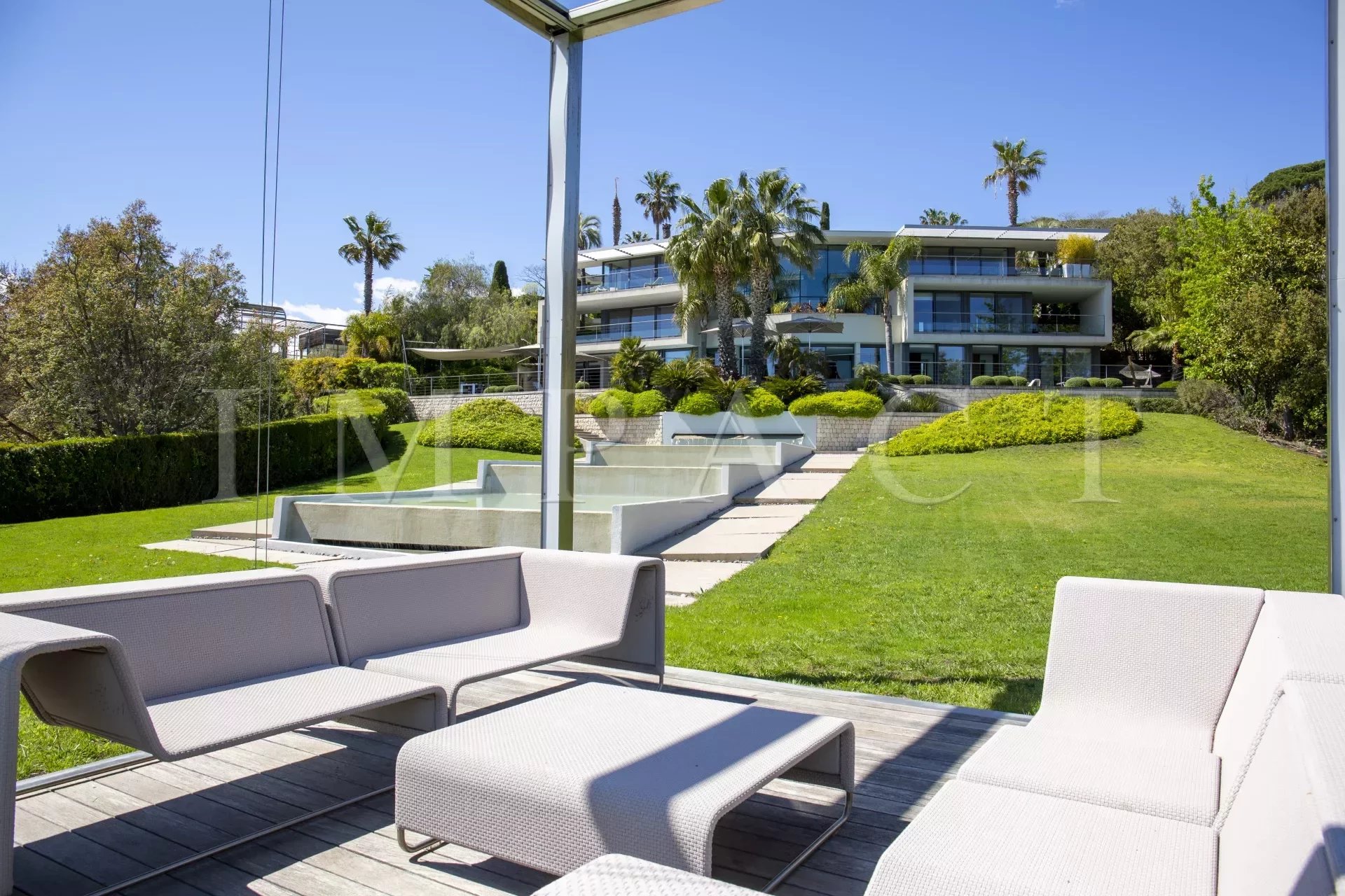 Cannes - Villa contemporaine vue mer à louer