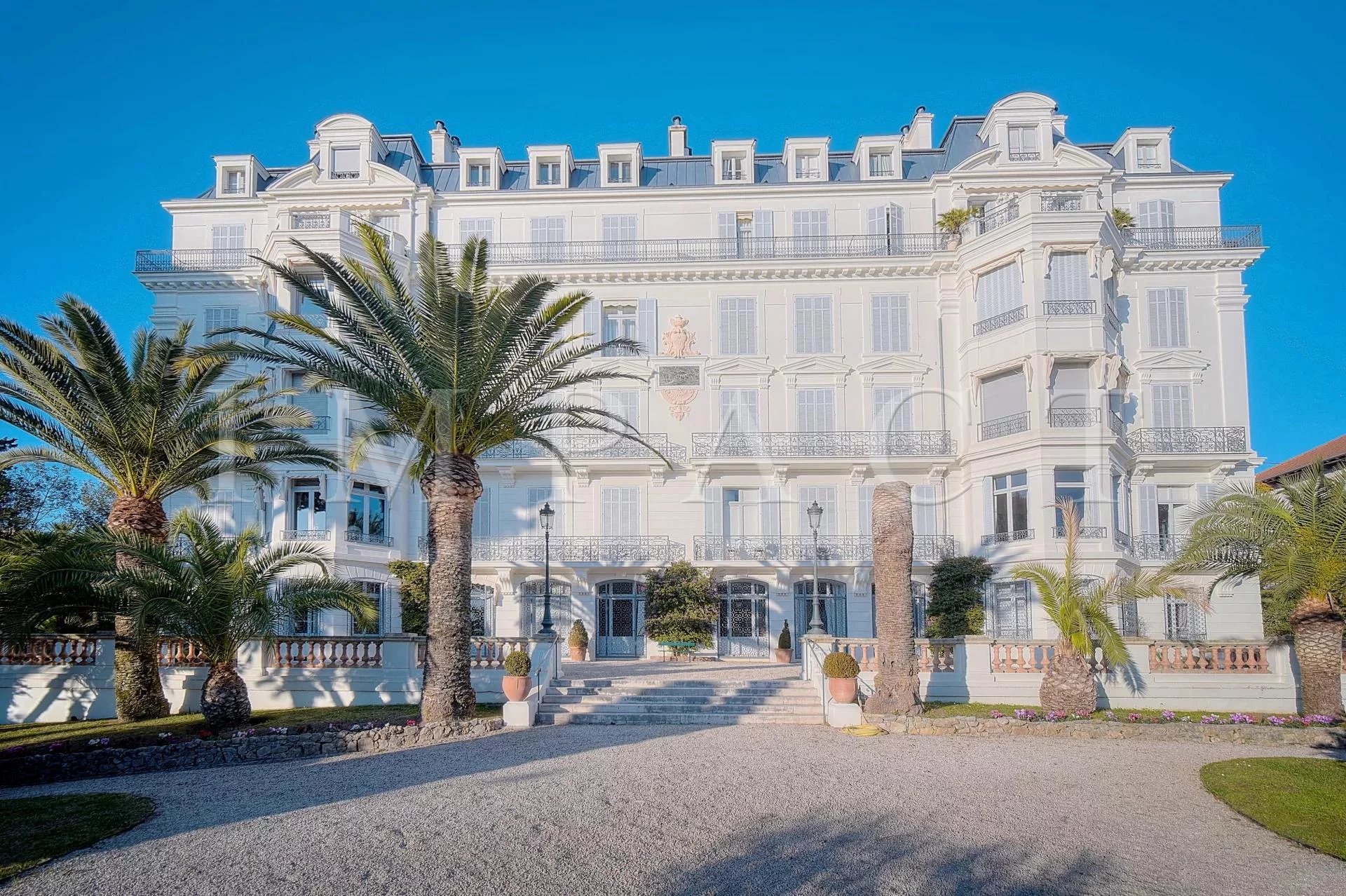 CANNES MONTFLEURY - APPARTEMENT BOURGEOIS SPACIEUX