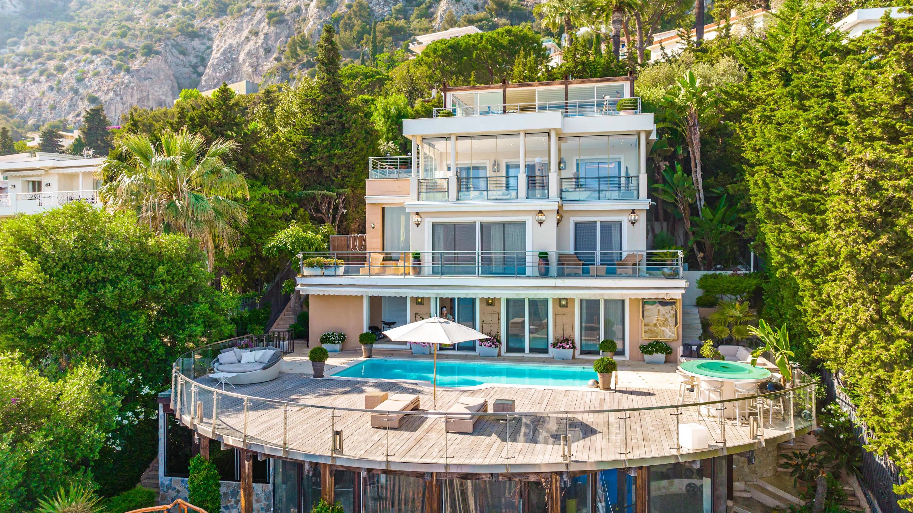 Secure estate near Monaco