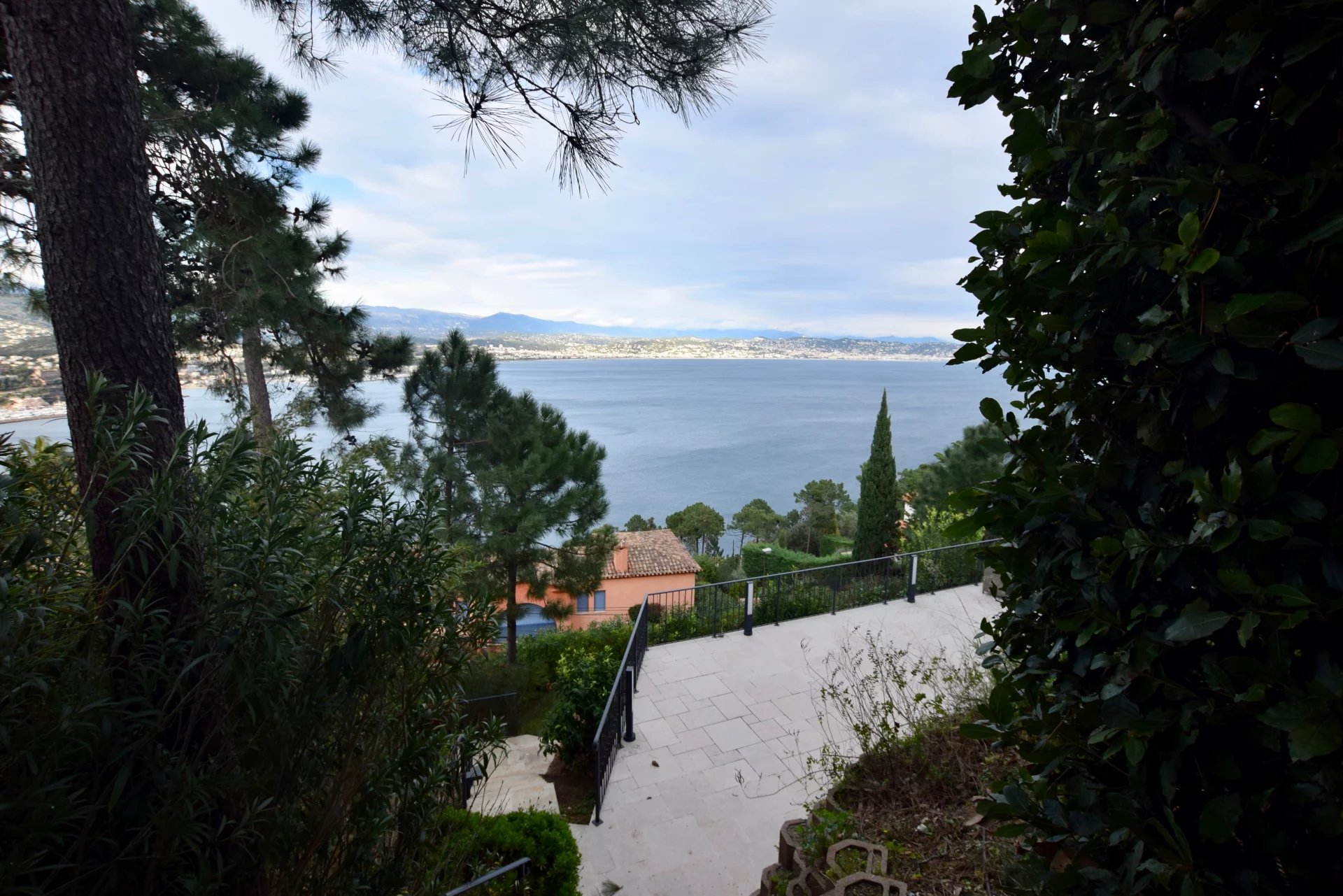 New villa for sale with exceptional panoramic views