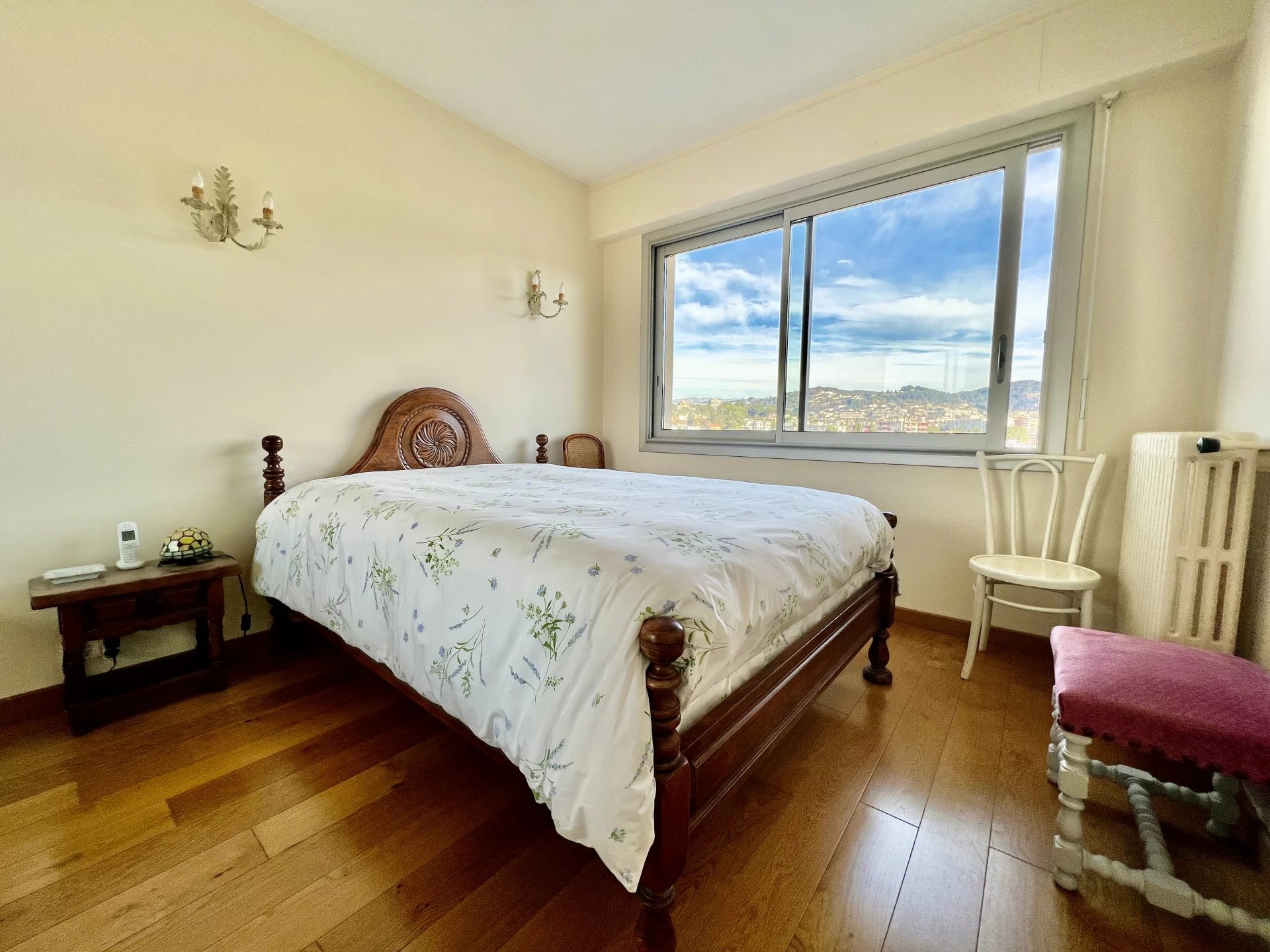 CANNET EUROPE: top floor, 3 rooms with beautiful terrace, parking and cellar