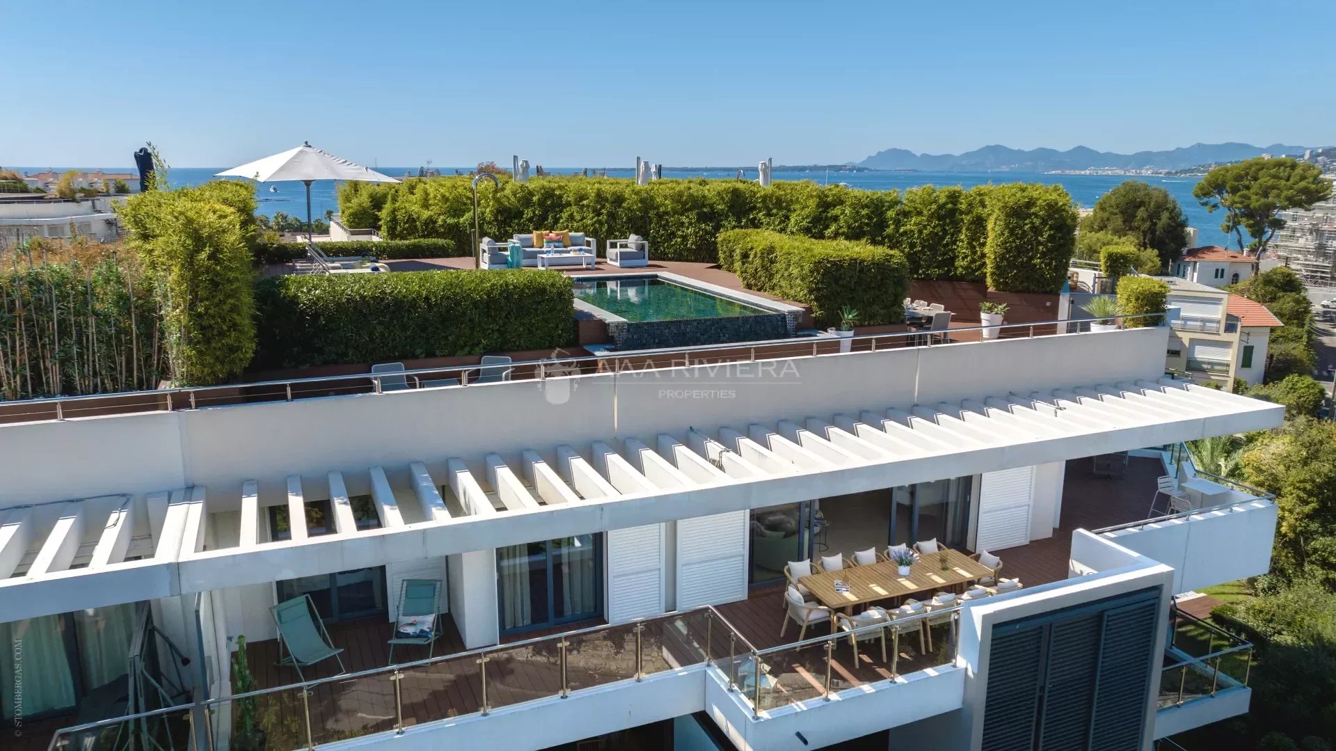 CAP D'ANTIBES -  New penthouse of 184m2 with large terrace and rooftop pool in exceptional résidence- E42