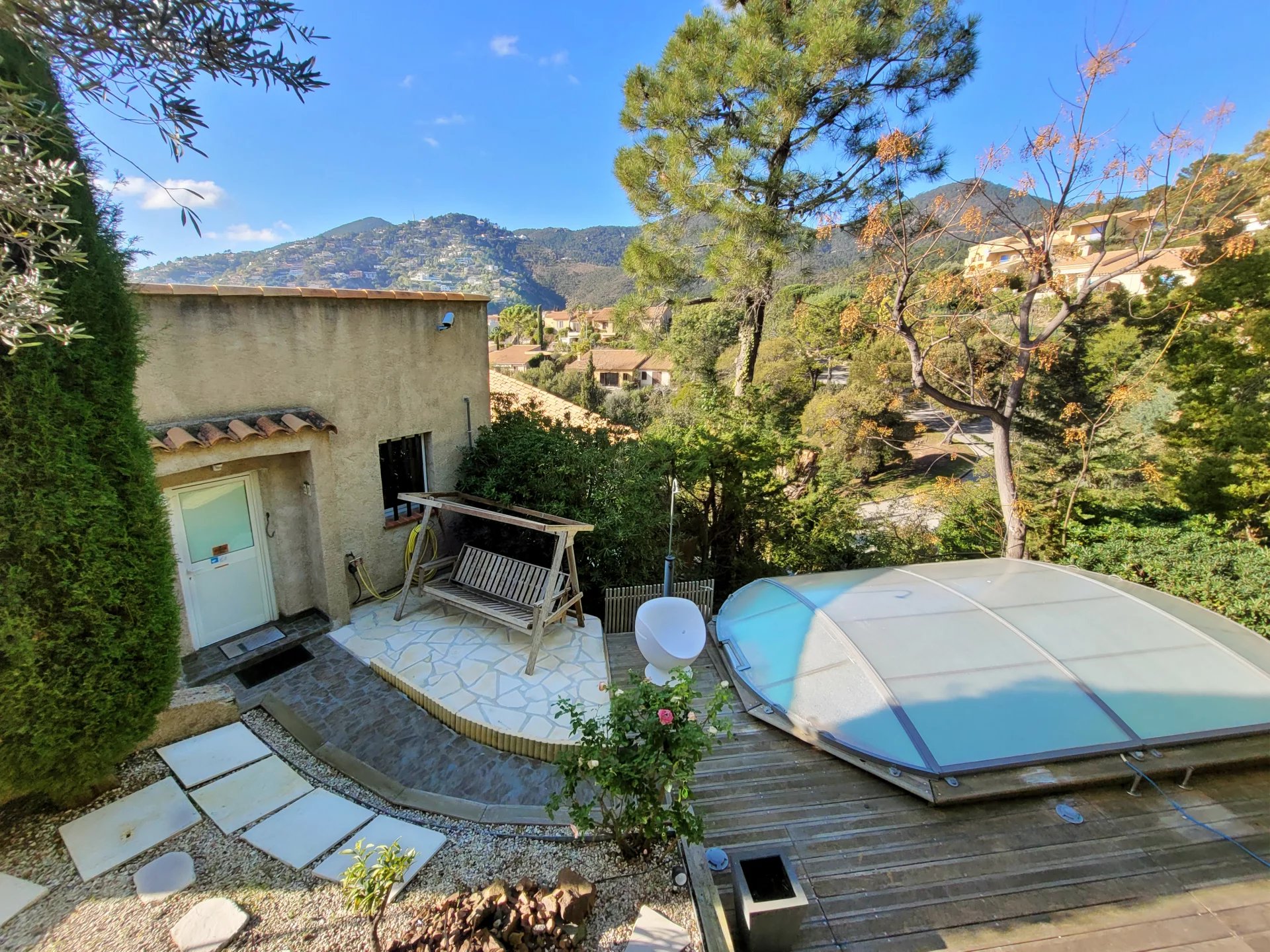 Charming house with 2/3 rooms and a garden of 460 m².