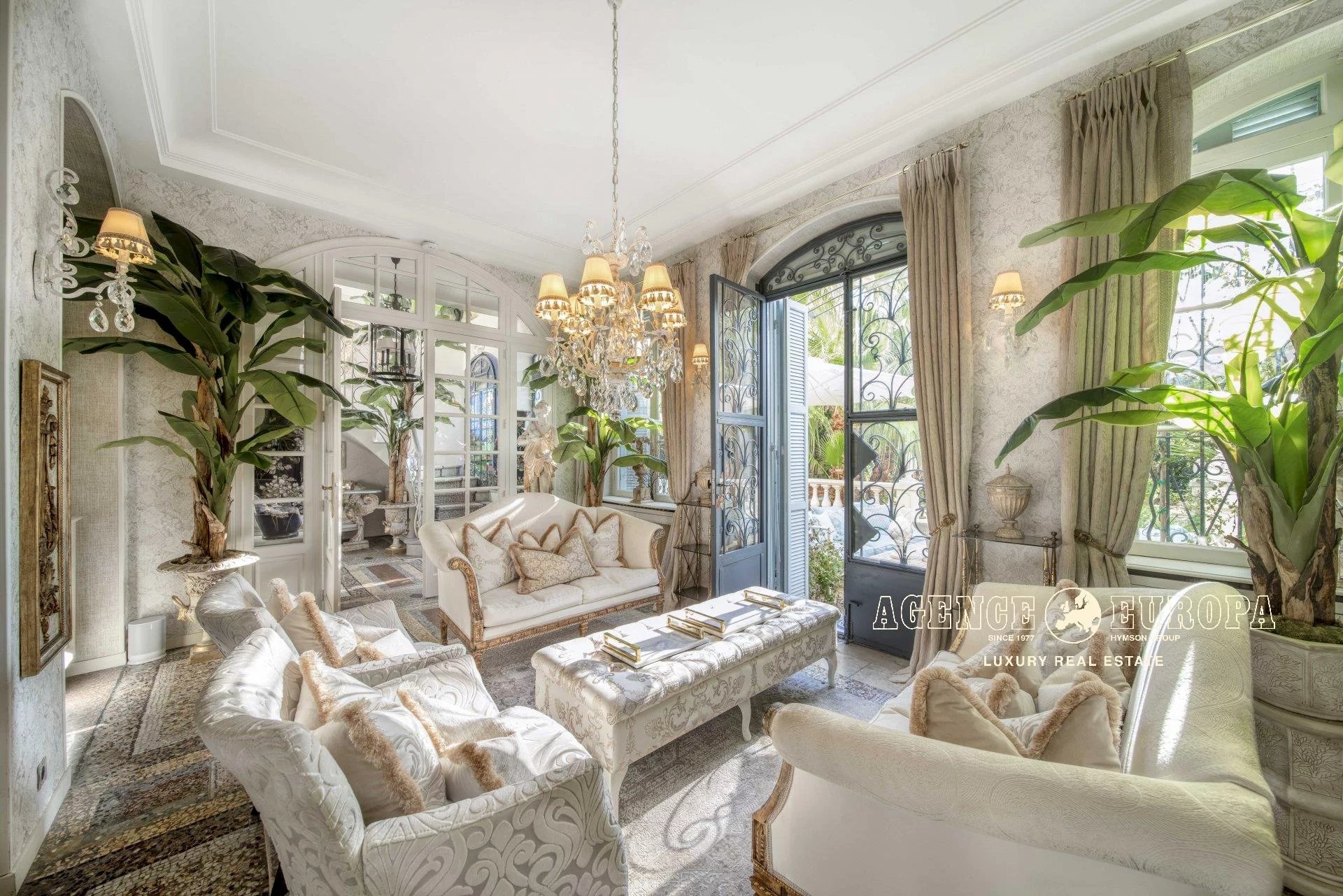 CANNES CITY CENTER - HISTORICAL PROPERTY