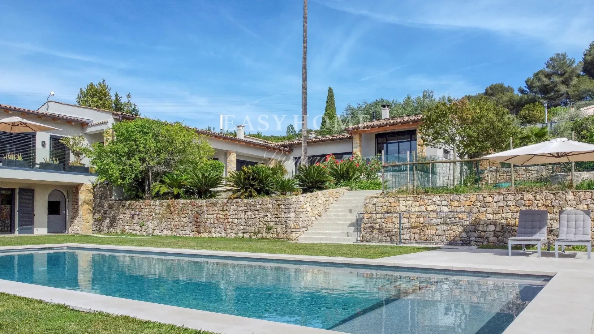 Purchase / Sale villa Mougins with a village view
