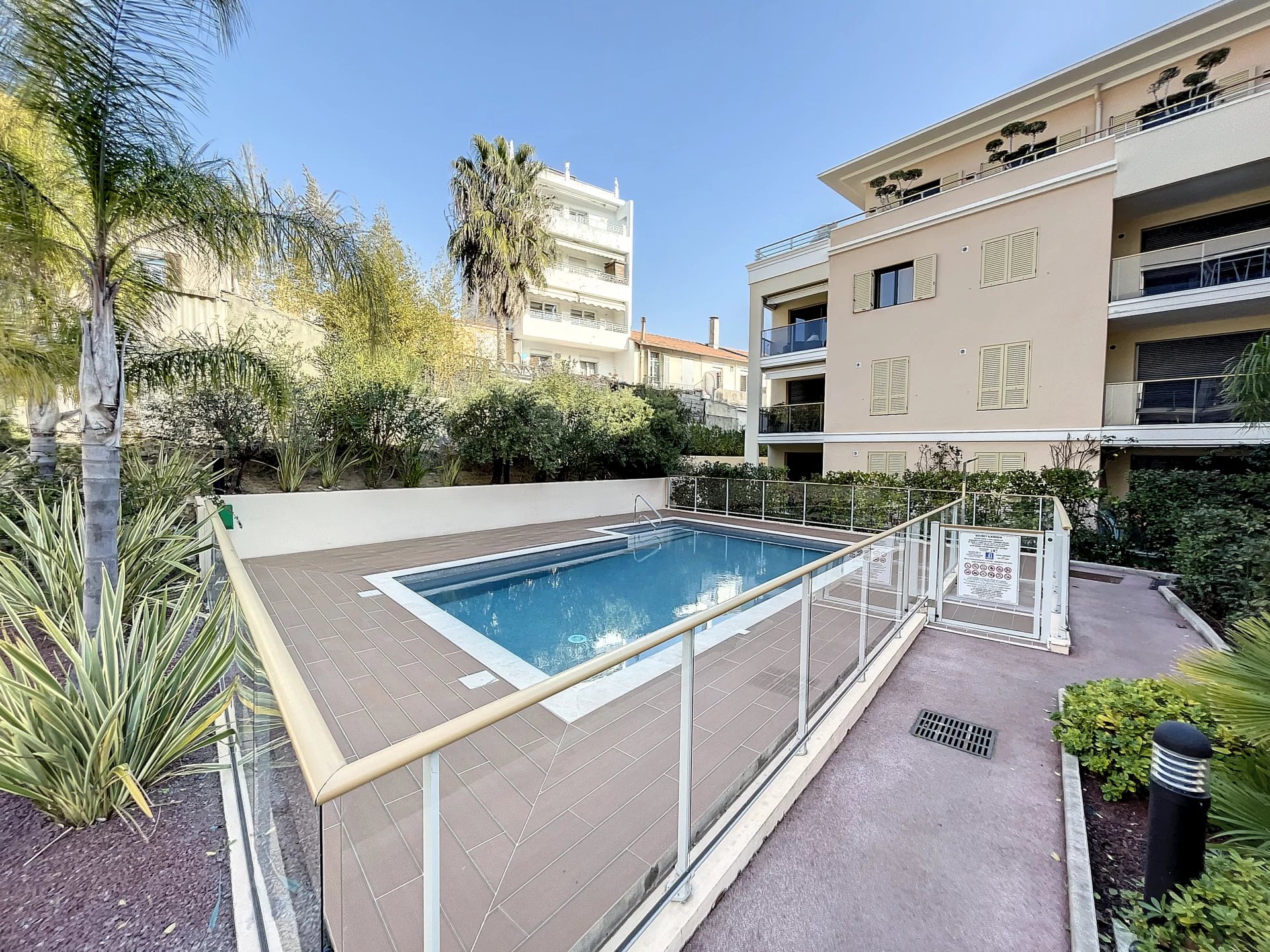 Cannes Palm Beach studio garage et piscine