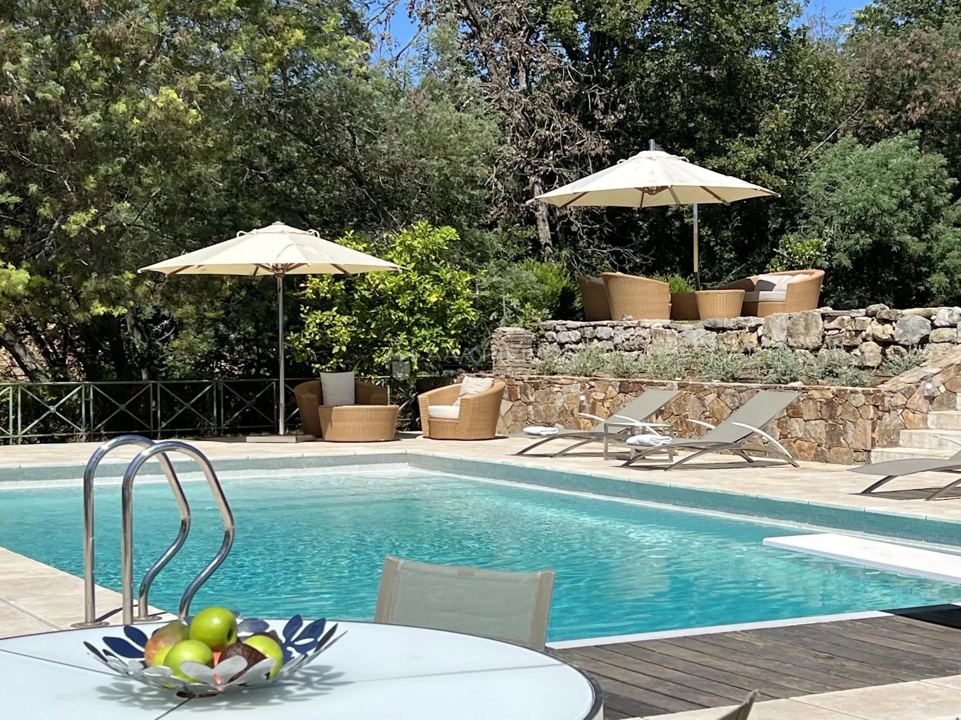 SOLE AGENT -  GRIMAUD - Quality property with a view of the Bay of Saint-Tropez