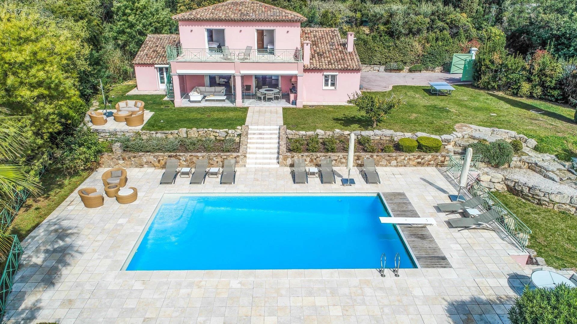 SOLE AGENT -  GRIMAUD - Quality property with a view of the Bay of Saint-Tropez