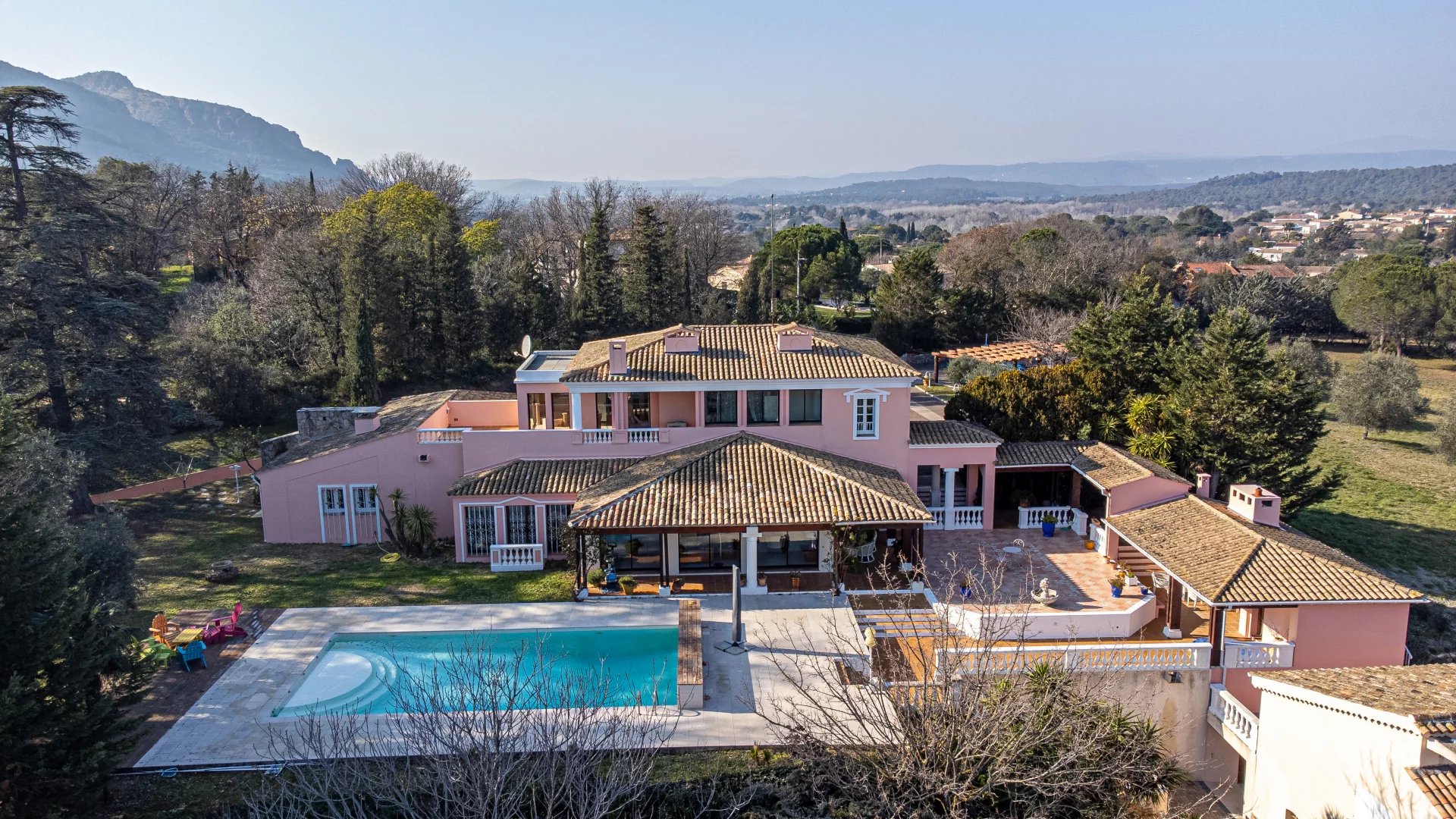 Propriété sur 2 hect, maison maître, bastide invités, maison gardien, Roquebrune-sur-Argens