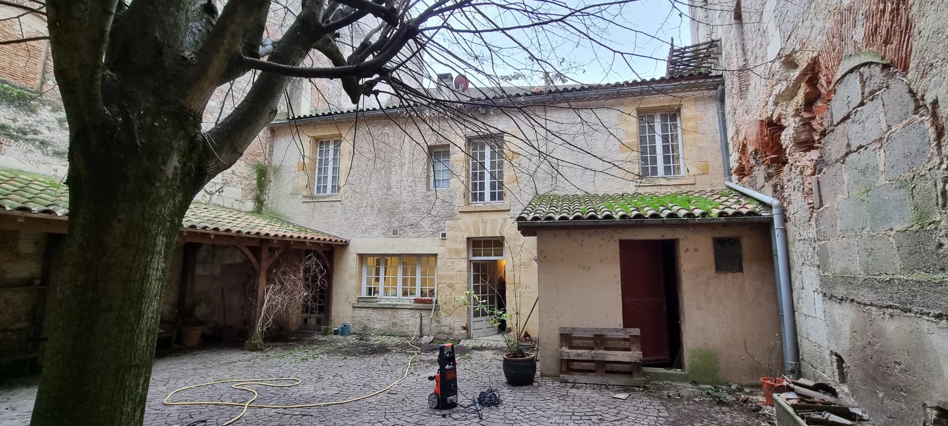 MAISON BOURGEOISE FACE A LA DORDOGNE