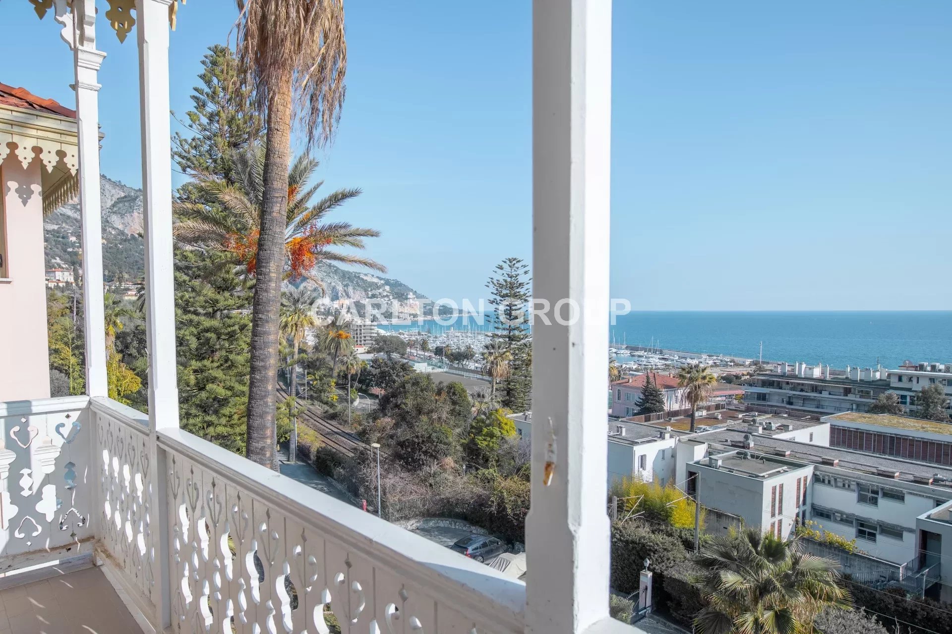 In Menton, Appartment with panoramic sea view