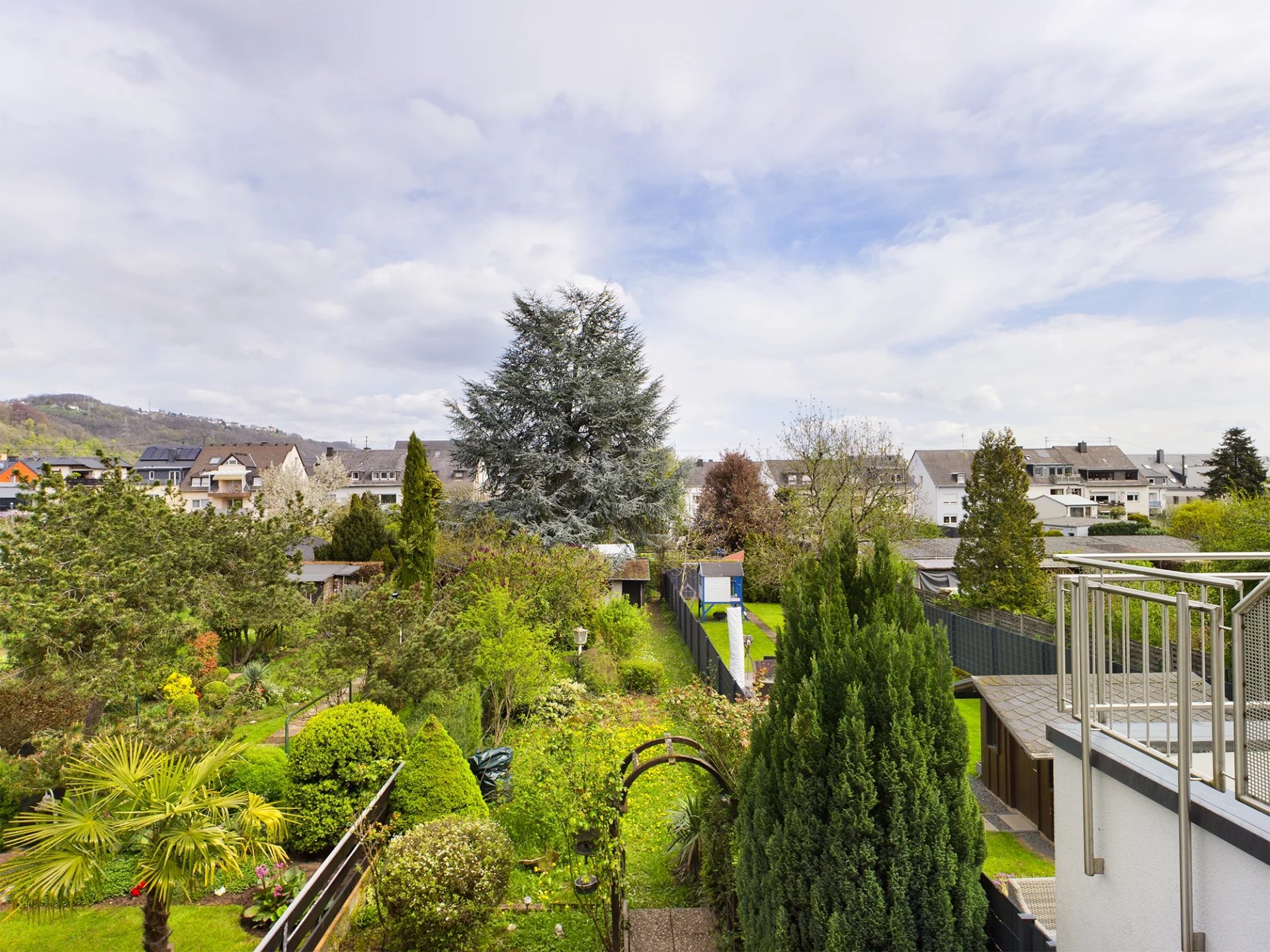 Trèves-Euren - Idéal pour les navetteurs - maison individuelle avec beau jardin à seulement 130m de la nouvelle station de train pour Luxembourg-Kirchberg
