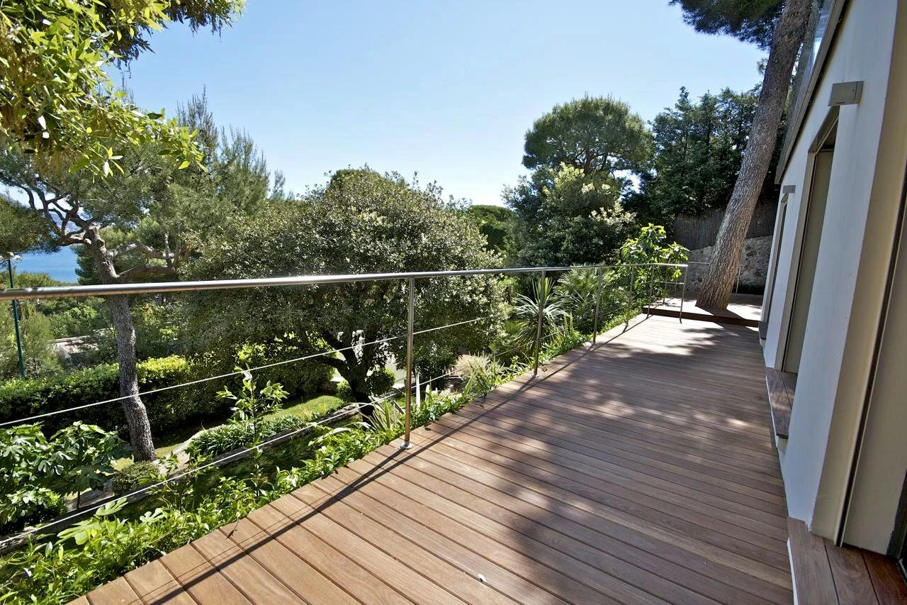 Modern Property with Panoramic Views For Sale on Saint Jean Cap Ferrat