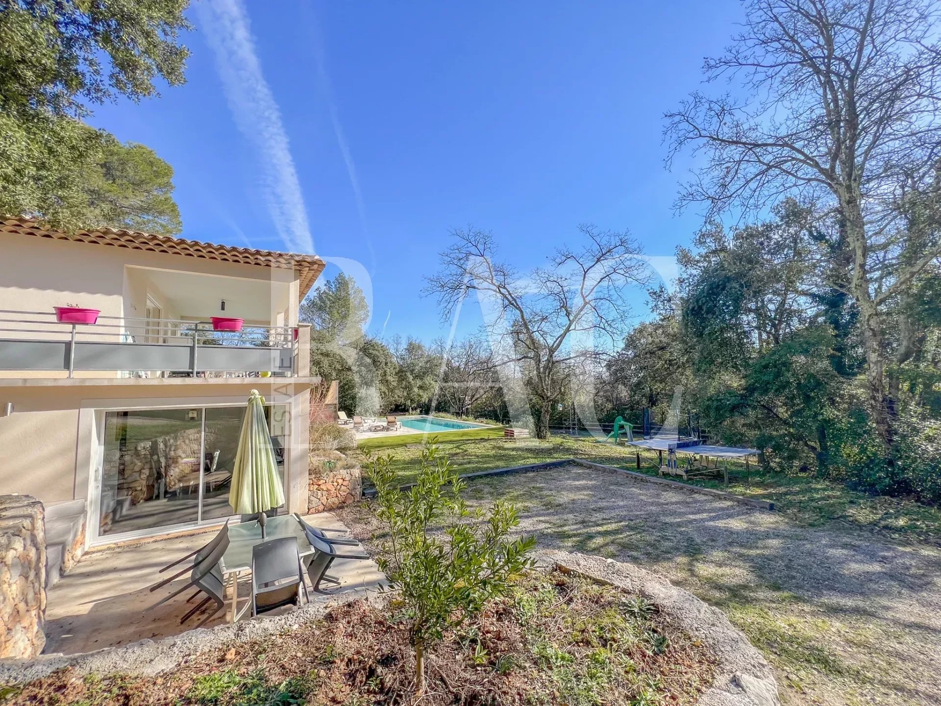 Lorgues - beautiful villa located 5 minutes from the center of the village, in the heart of a wooded environment.