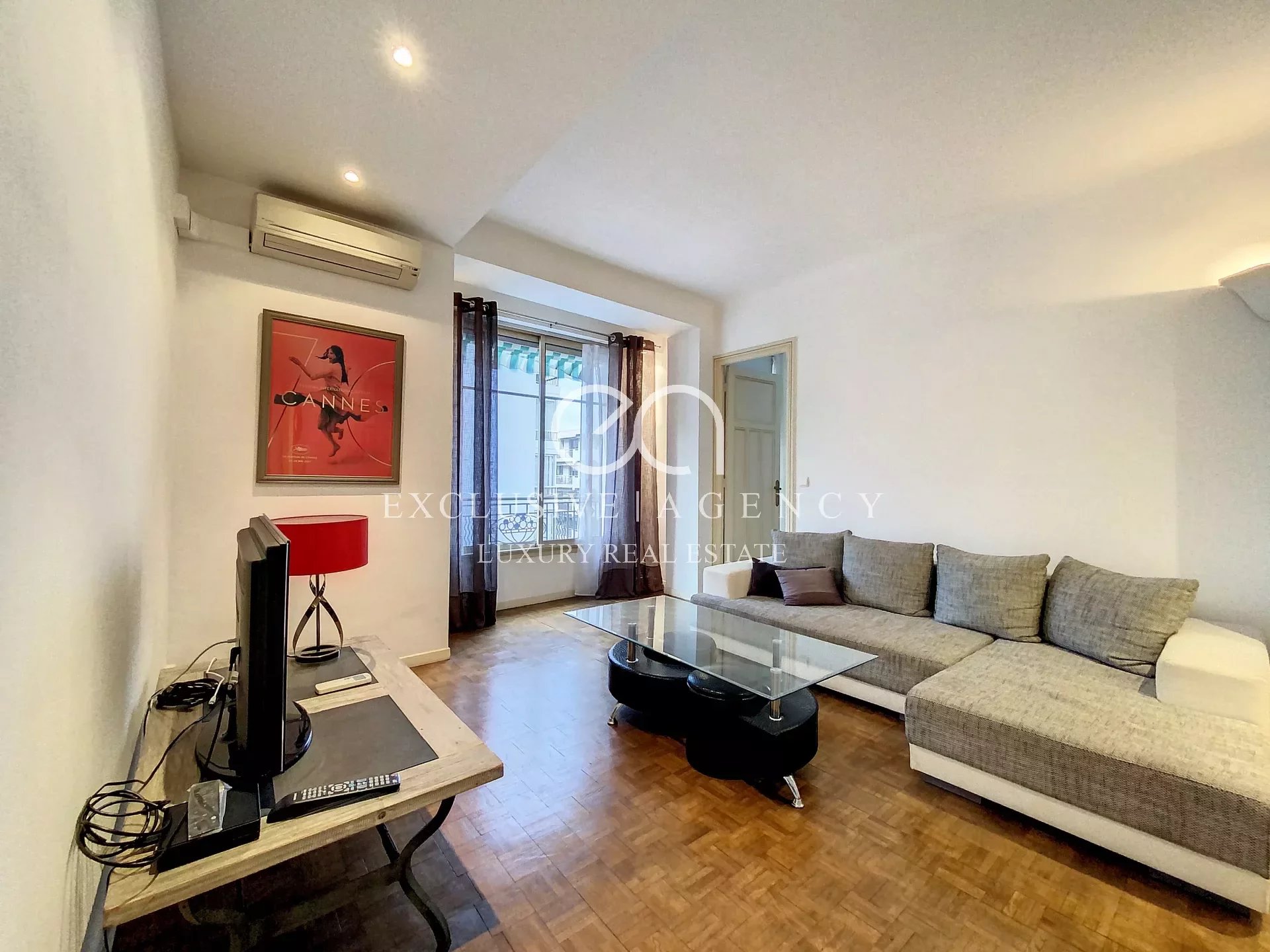 Vermietung im Zentrum von Cannes, möblierte 3-Zimmer-Wohnung, 85m², 200m von der Croisette entfernt