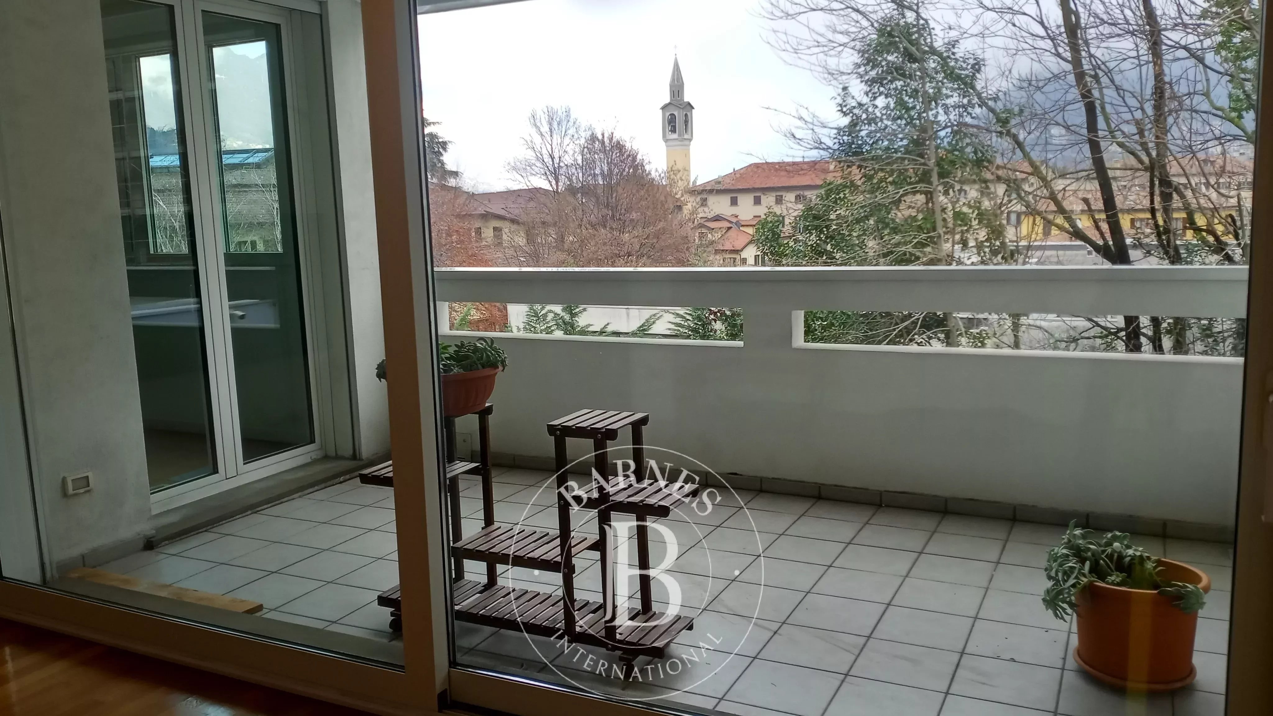 three-room apartment lake view COMO - picture 11 title=