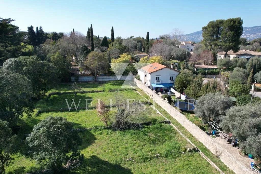 Family house in the quiet area of Grasse