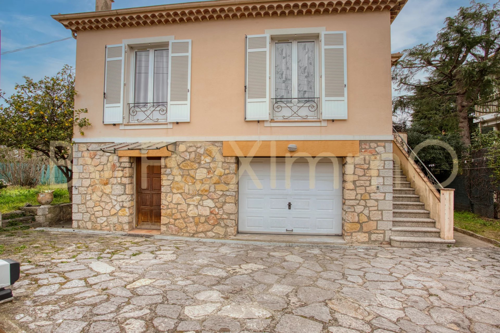 For sale French Riviera, Cannes, Detached house, 150sqm, 4 bedrooms, Garage Quiet, Flat garden, Swimming pool