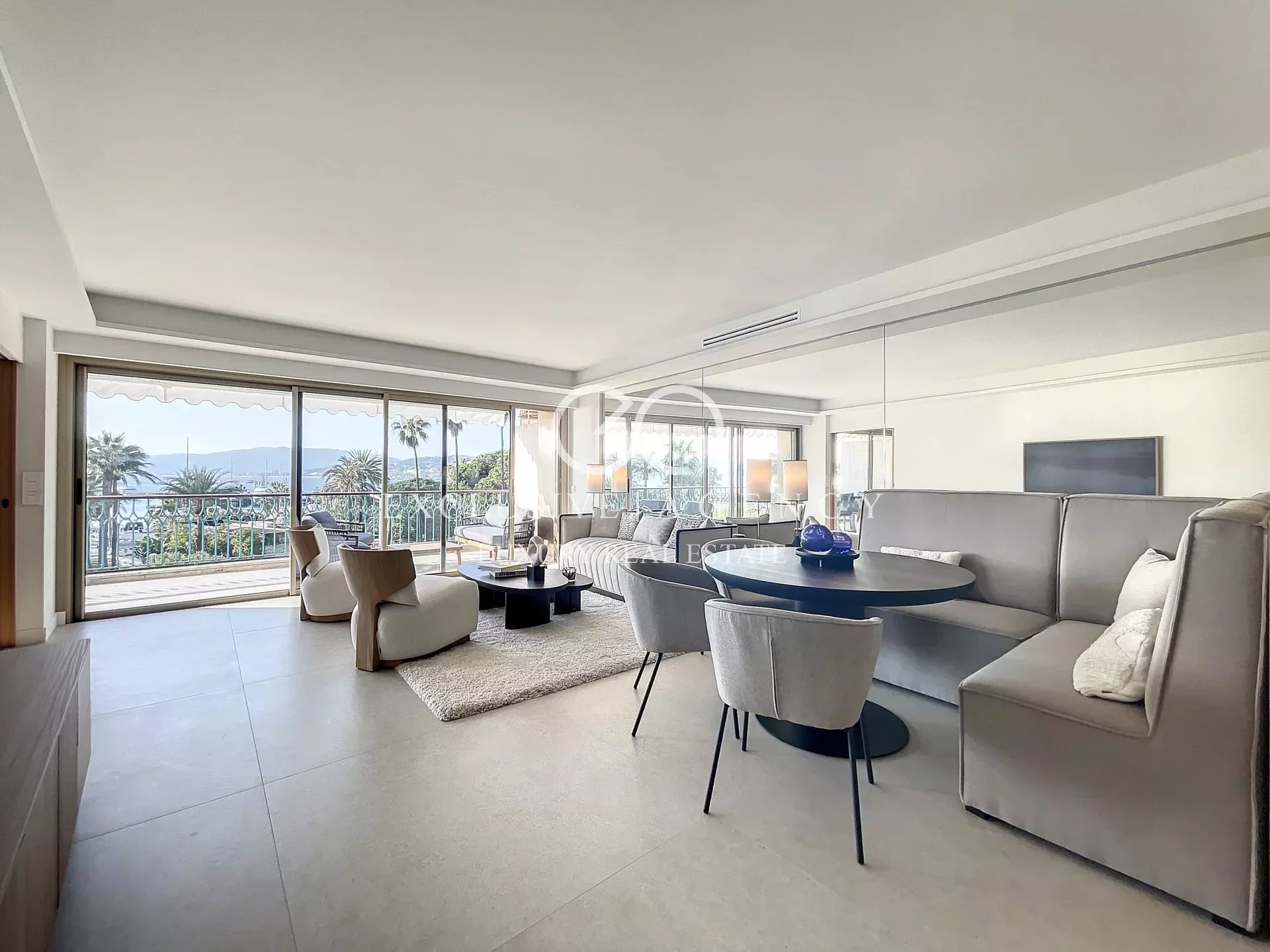 Cannes Croisette - superb 4-room flat 106m² refurbished