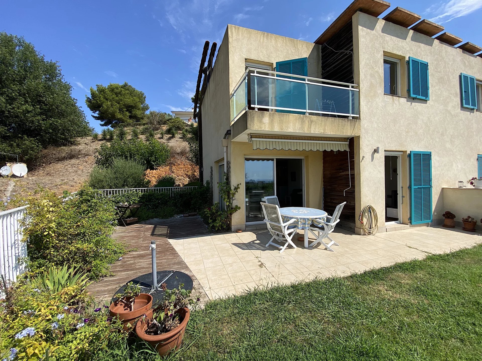 UNDER OFFER Semi-detached villa with panoramic sea view