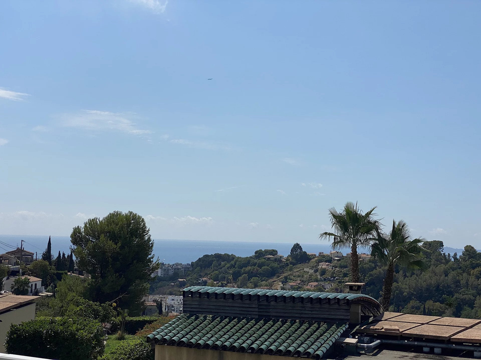 Radhus/villa med panoramautsikt över havet