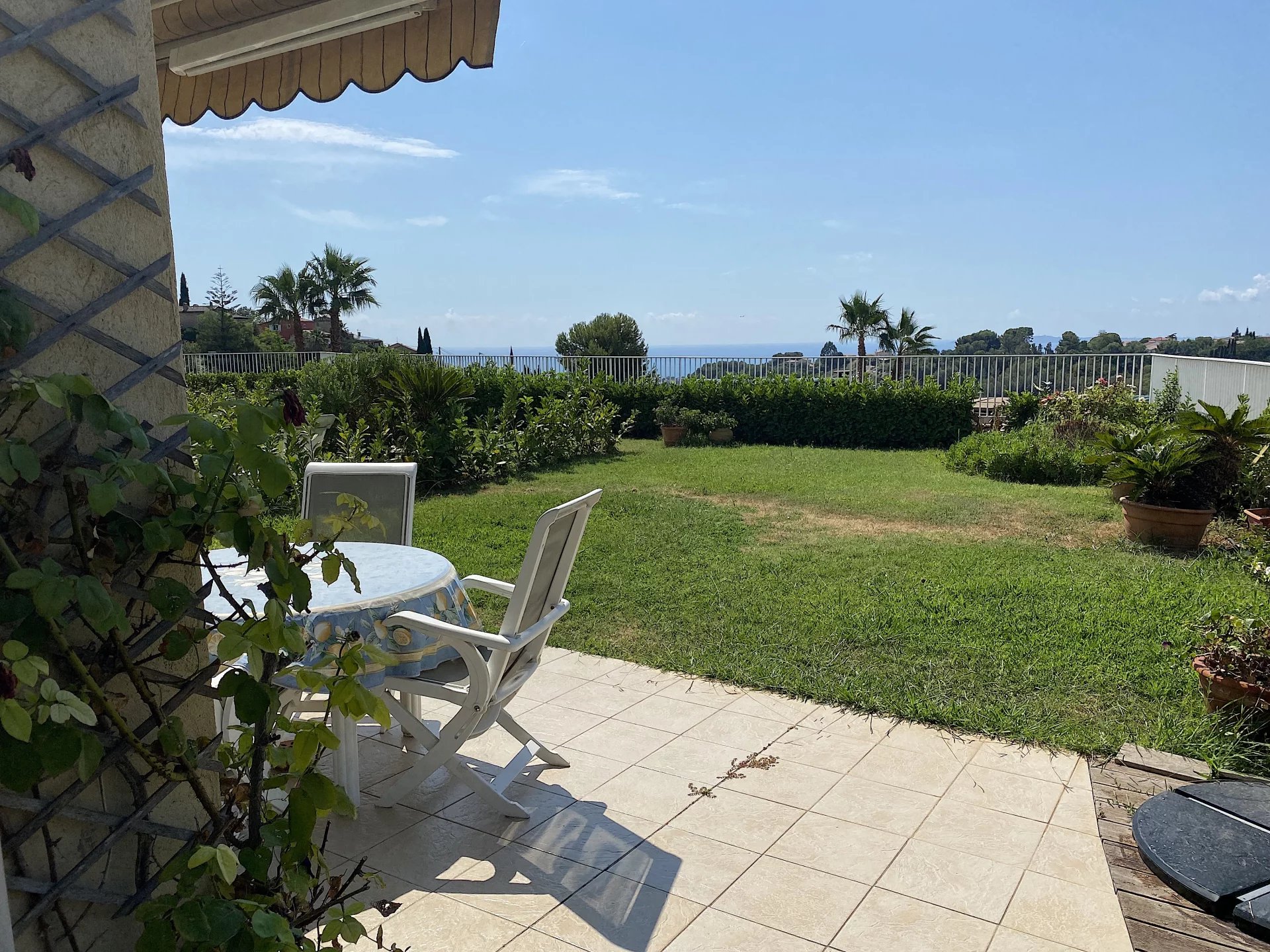 UNDER OFFER Semi-detached villa with panoramic sea view