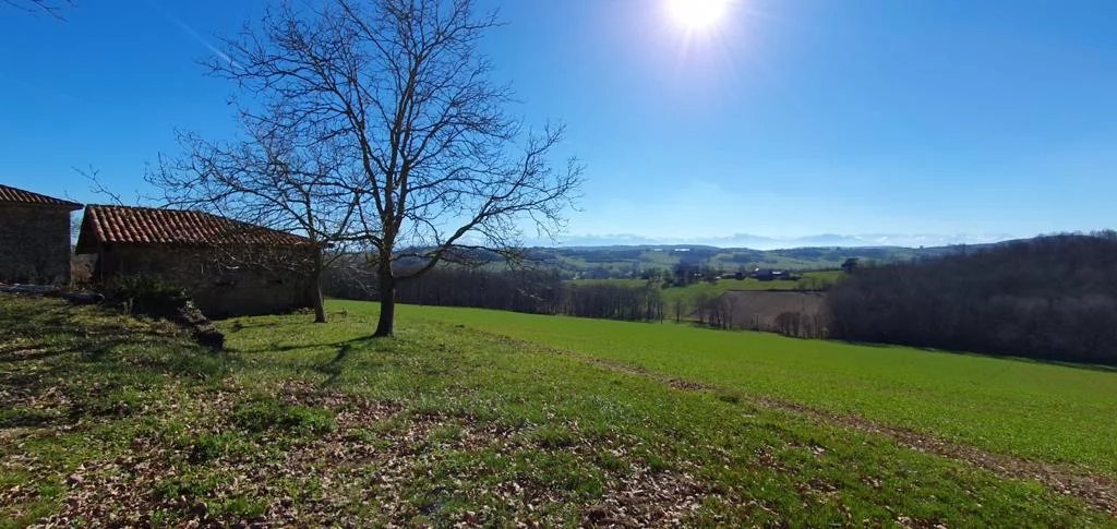 Rare! Close to Aurignac. Aurignac, farm T6 on 1.9 hectares with beautiful view of the Pyrenees