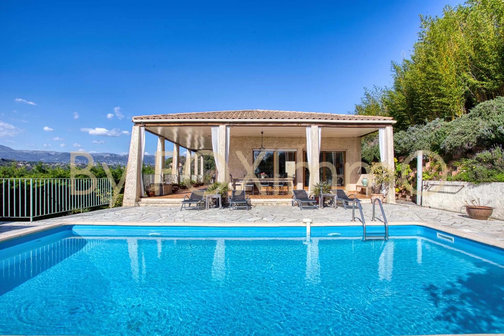 Côte d'Azur, Cagnes sur Mer, somptueuse villa vue mer panoramique avec piscine