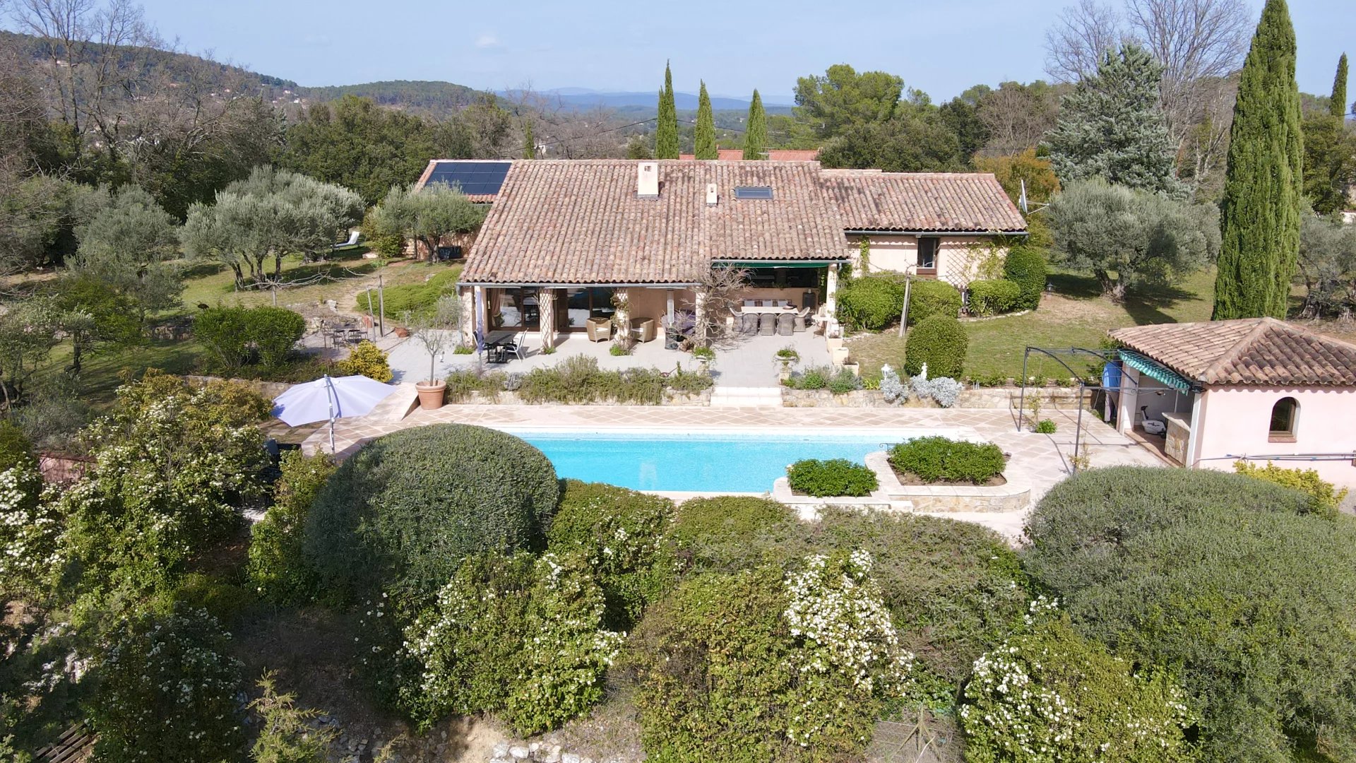 A home in the Provence,  villa 4 bedrooms and guesthouse.