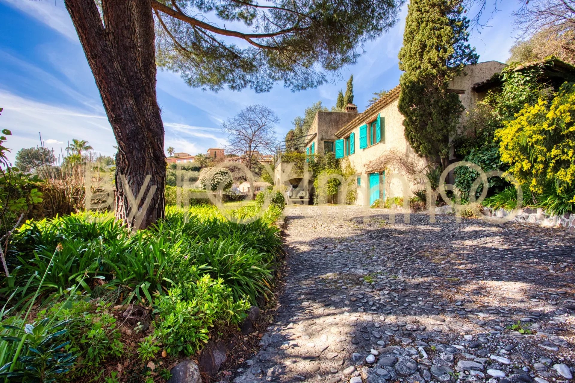 Sea view, beatifull garden , typical south Mansion, large swimming pool