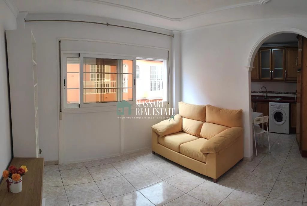 52 m2 apartment recently renovated and furnished with new and quality furniture, located in a central and accessible area of Guargacho.