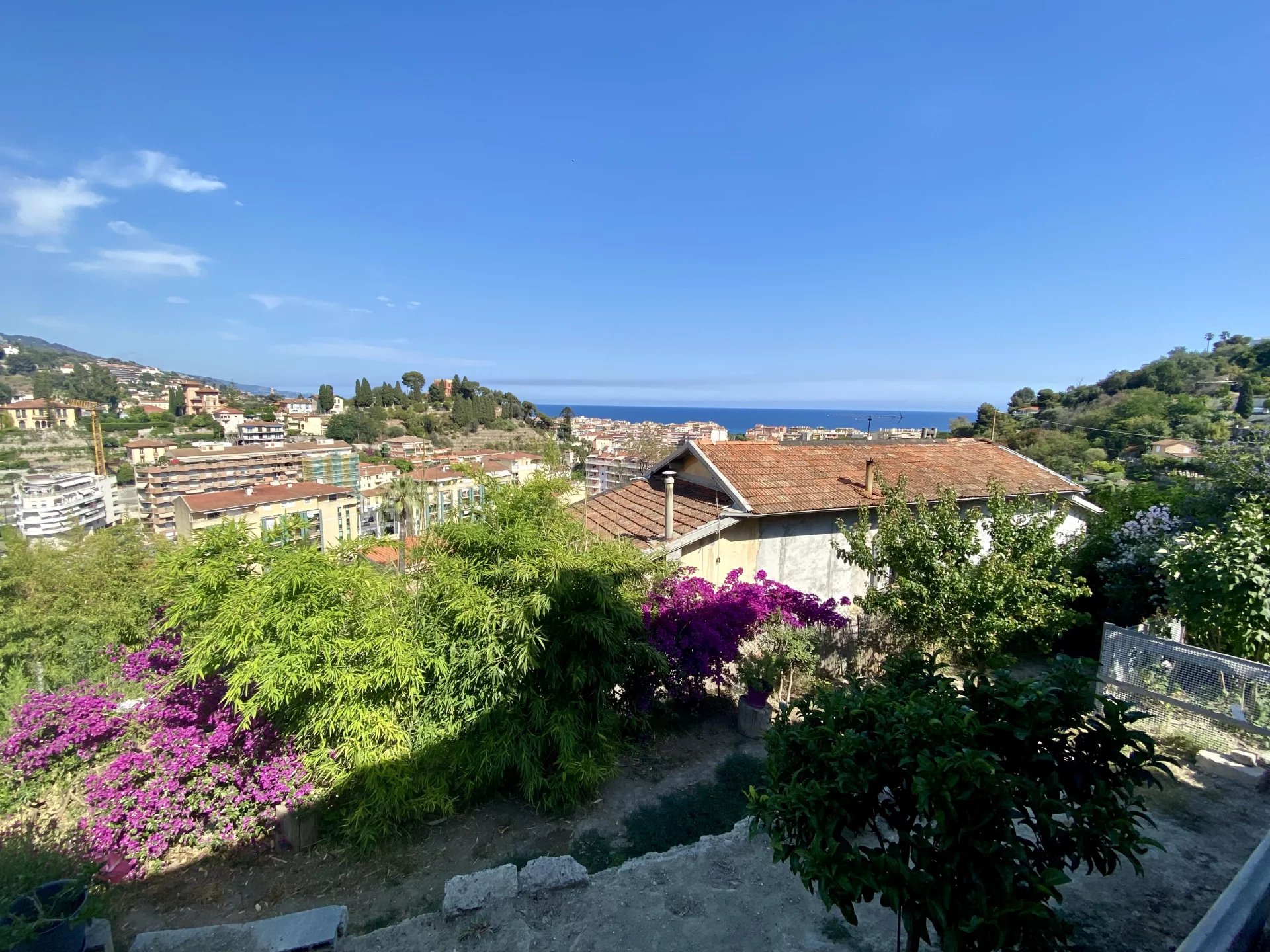 Menton Borrigo - 2 pièces en rez-de-jardin de villa - Terrasse et jardin