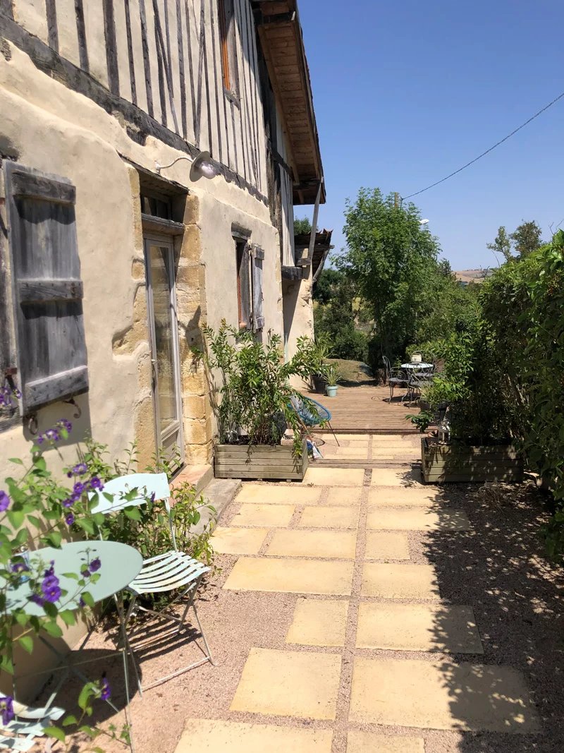 Between le Fousseret and Aurignac , charming village house T4 with garden
