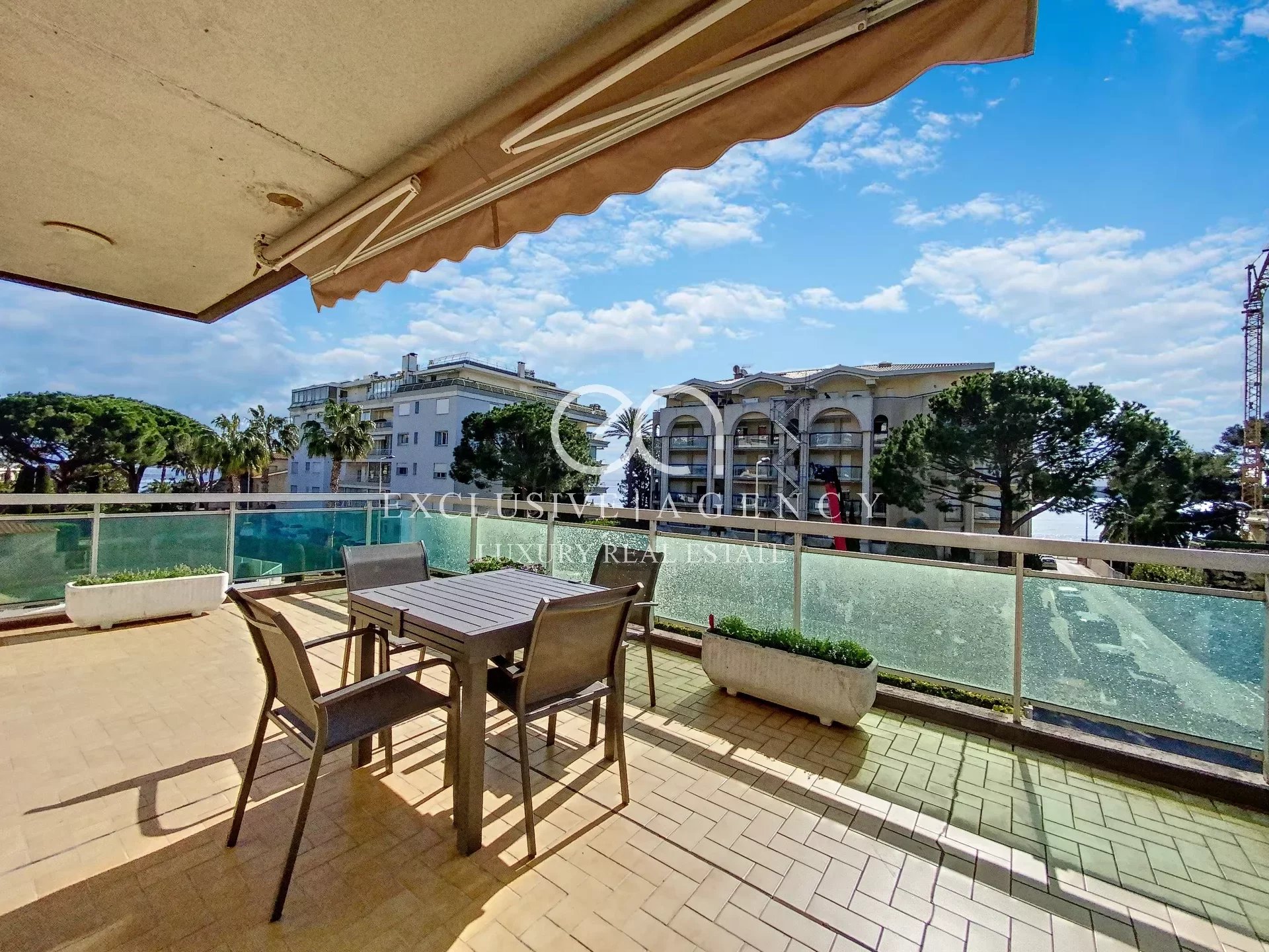 Cannes Palm Beach - prachtig 2 kamer penthouse van 4m² met terras van 30m² zeezicht