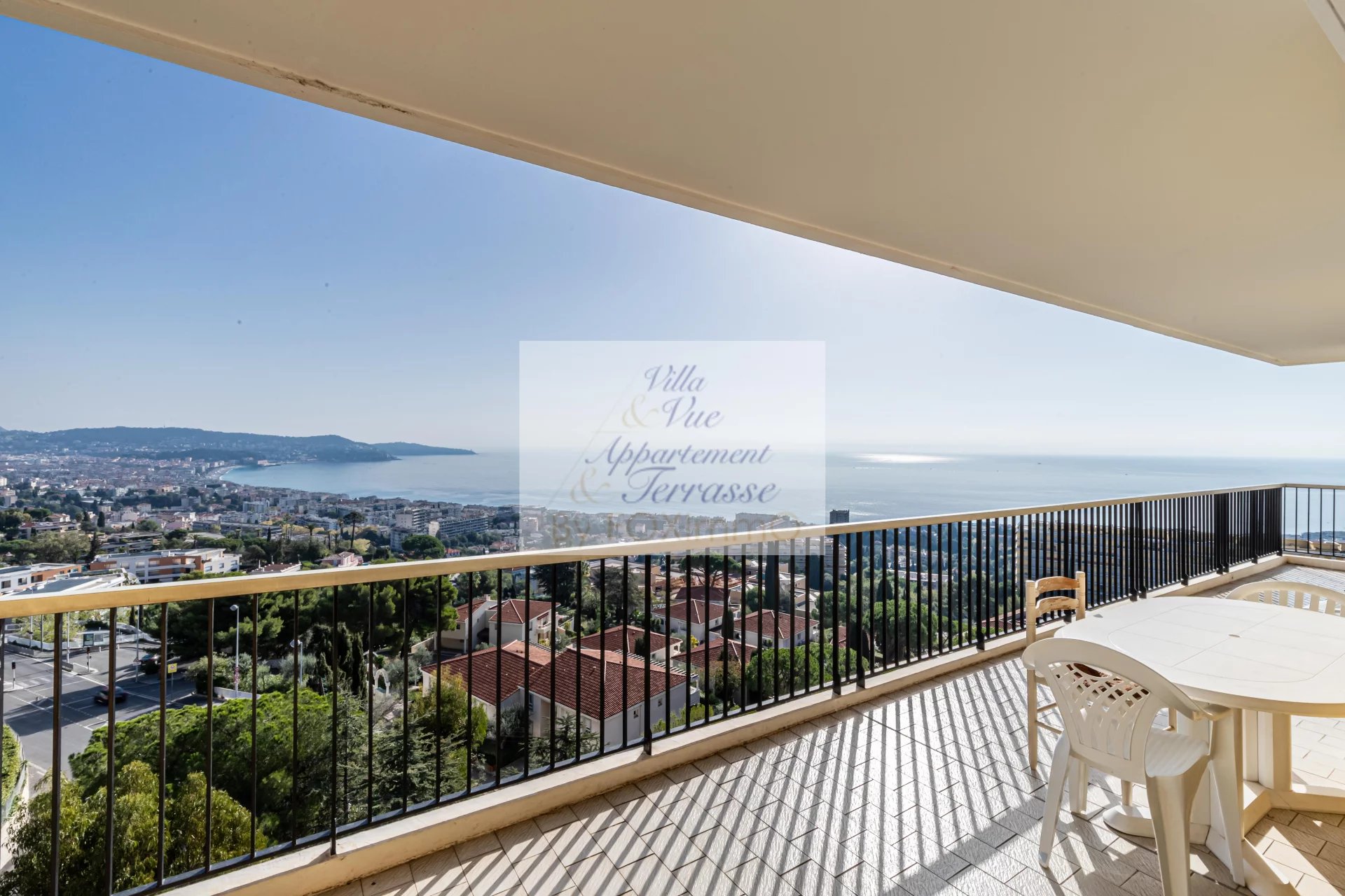Abbaye de Roseland :Appartement d’exception offrant une vue panoramique sur la mer et la ville de Nice