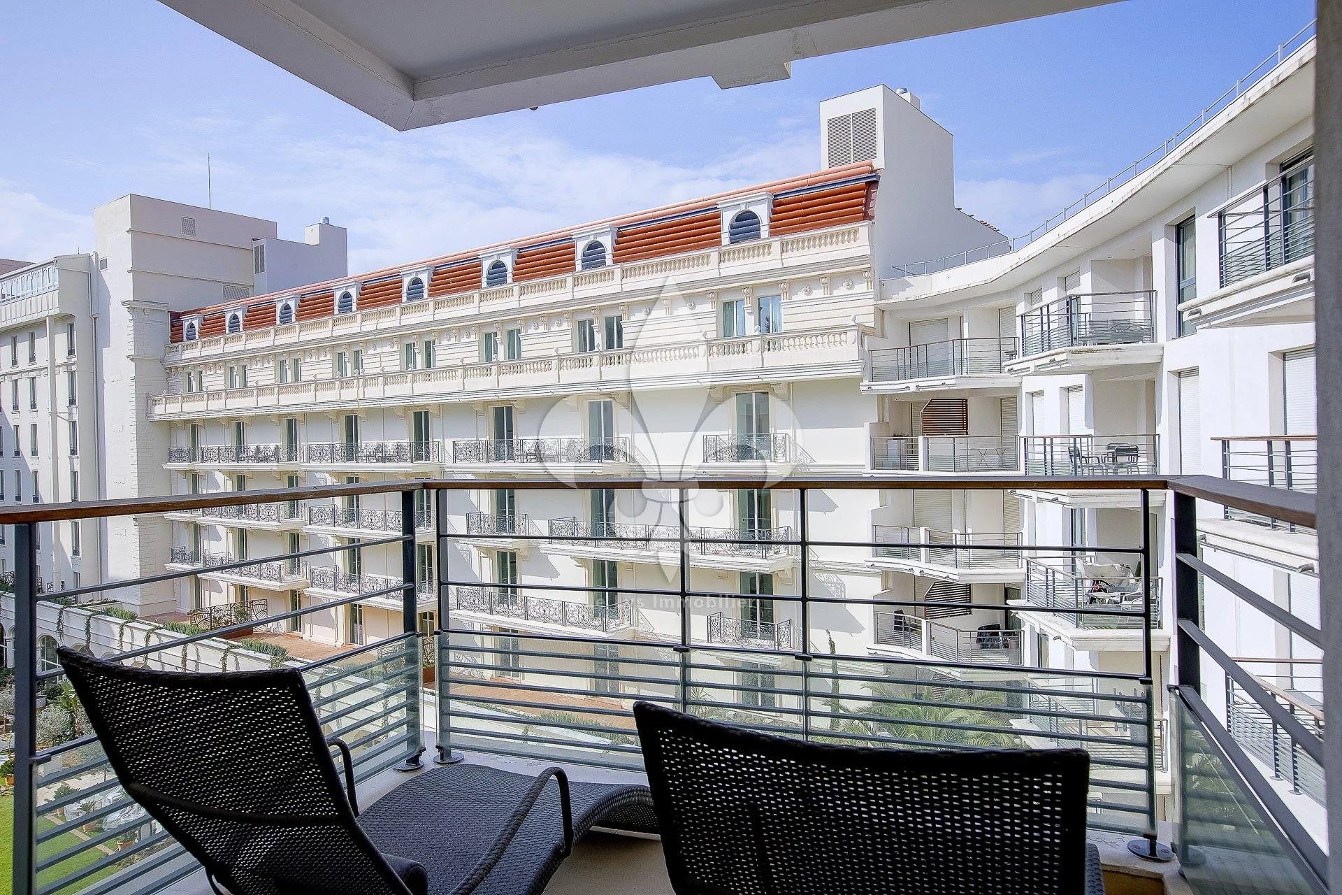 Cannes - Croisette : Vaste appartement Carlton Riviera