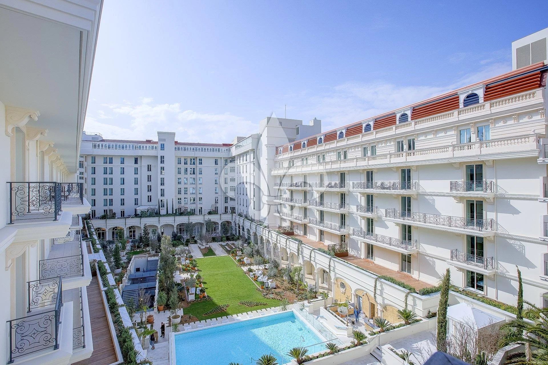 Cannes - Croisette : Large appartment Carlton Riviera