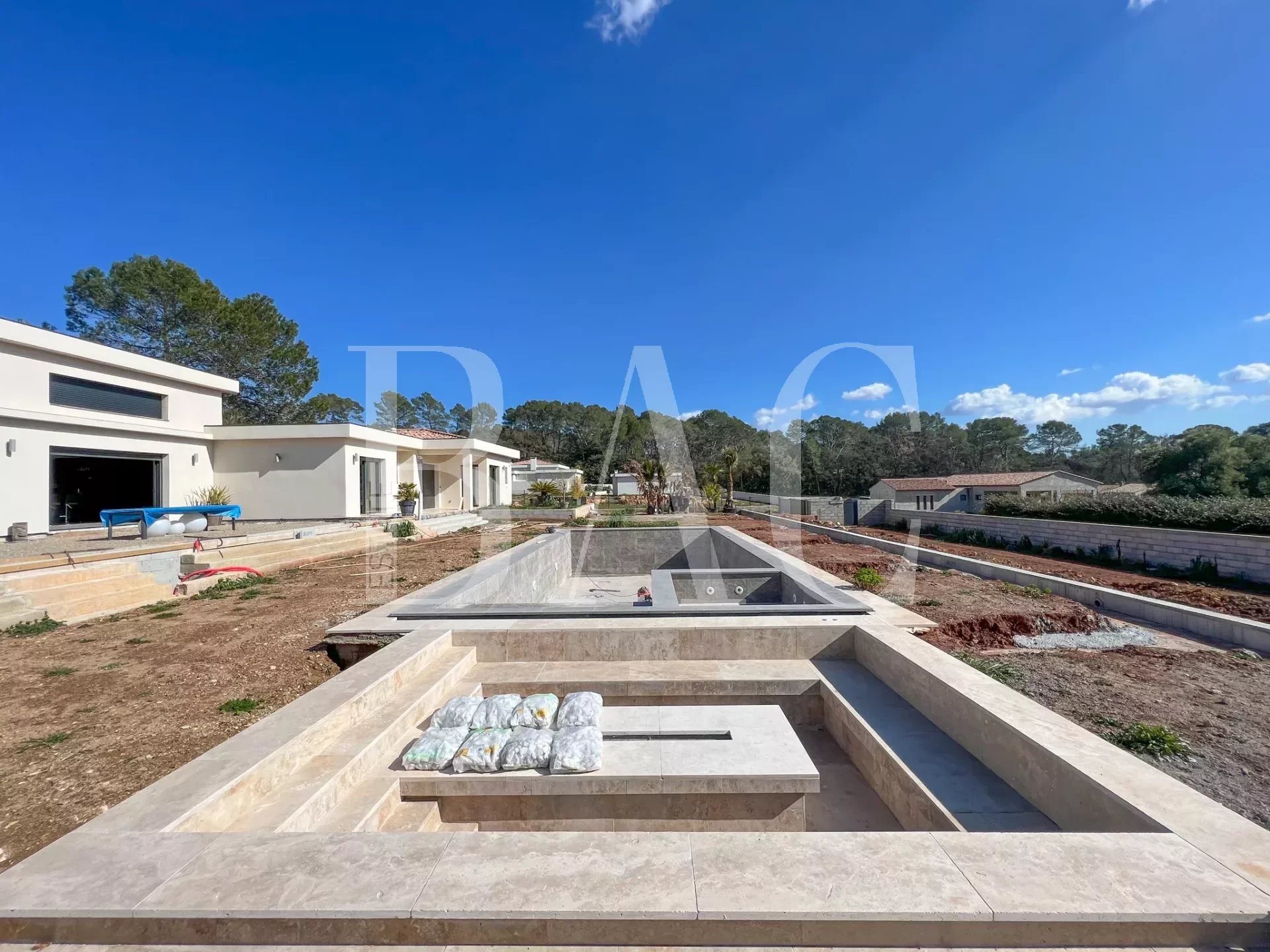 Lorgues - exceptional new contemporary villa.