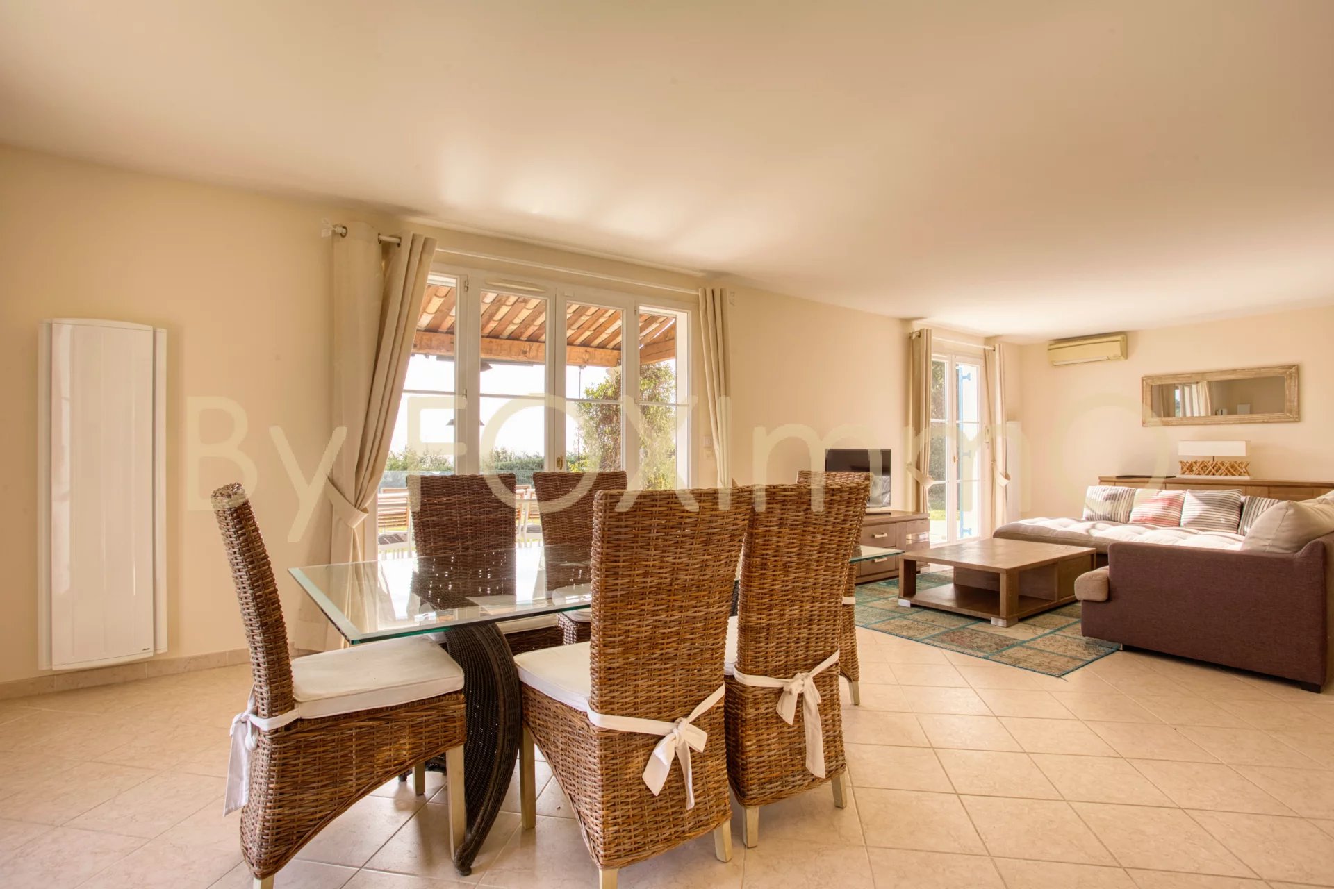 On the French Riviera, villa with panoramic sea view, 3/4 bedrooms, flat garden, pool, jacuzzi, garage and parking