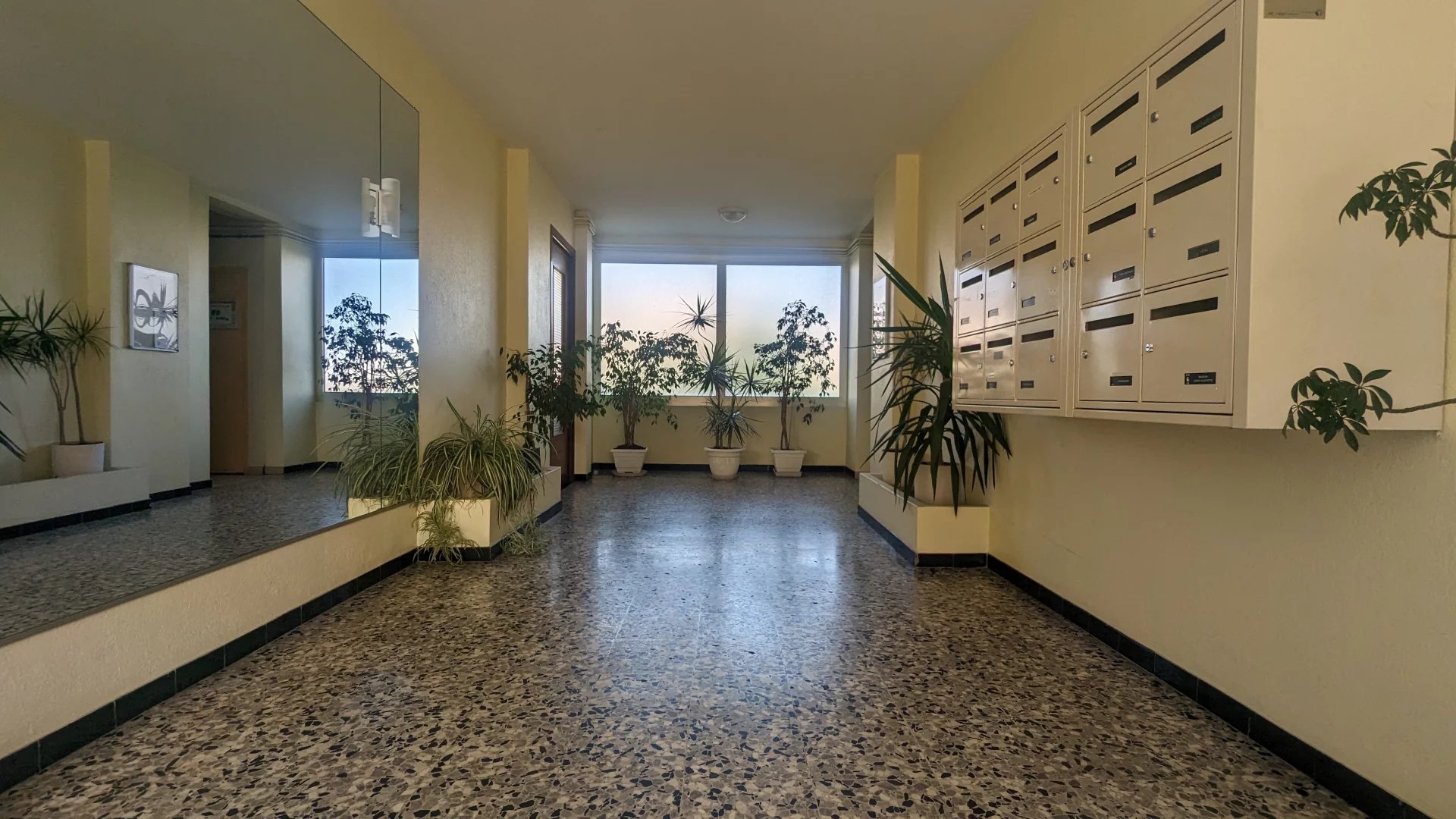Sale Apartment - Antibes La Fontonne