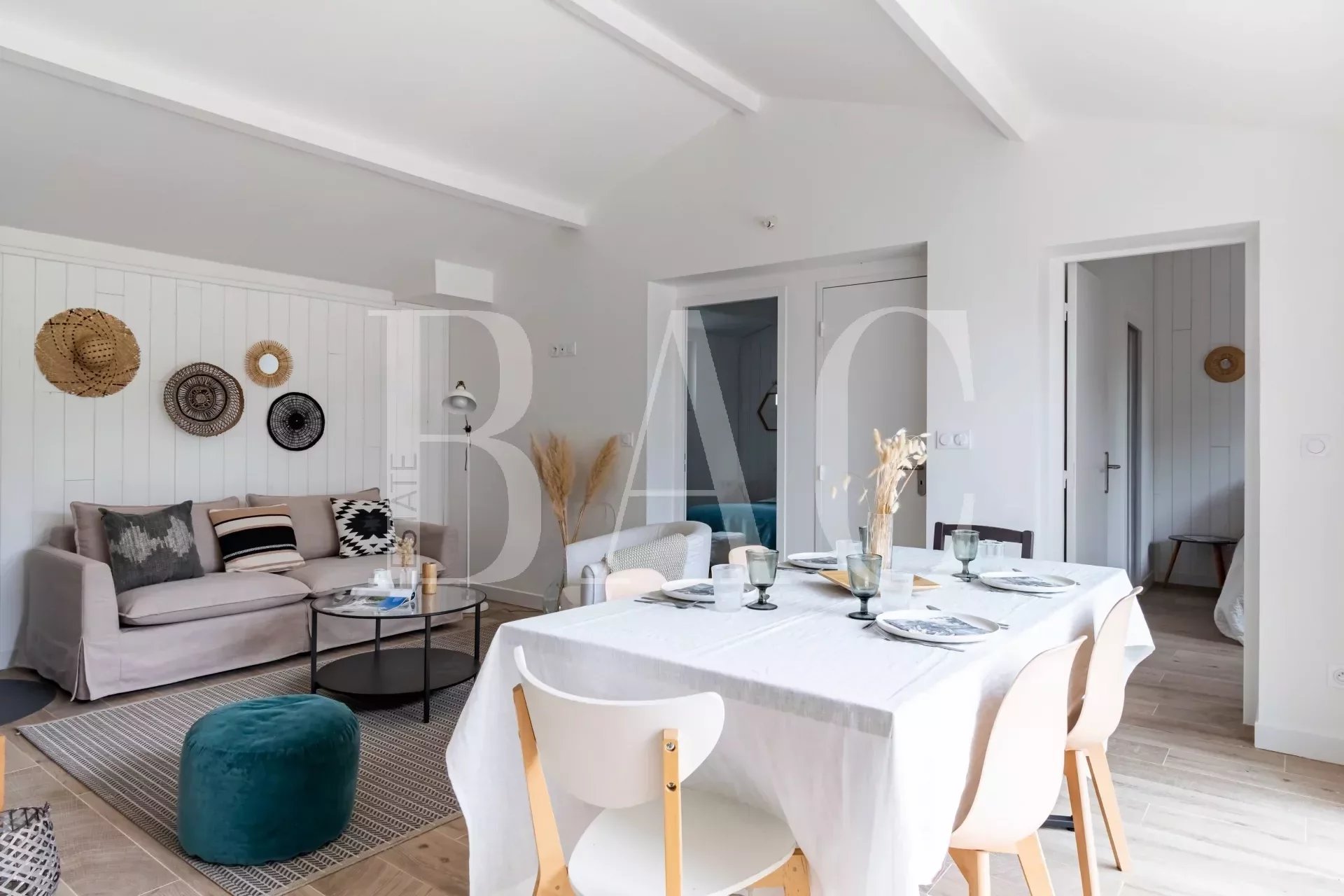 Lège-Cap-Ferret, Renovated villa 50m from the ocean and its beaches.