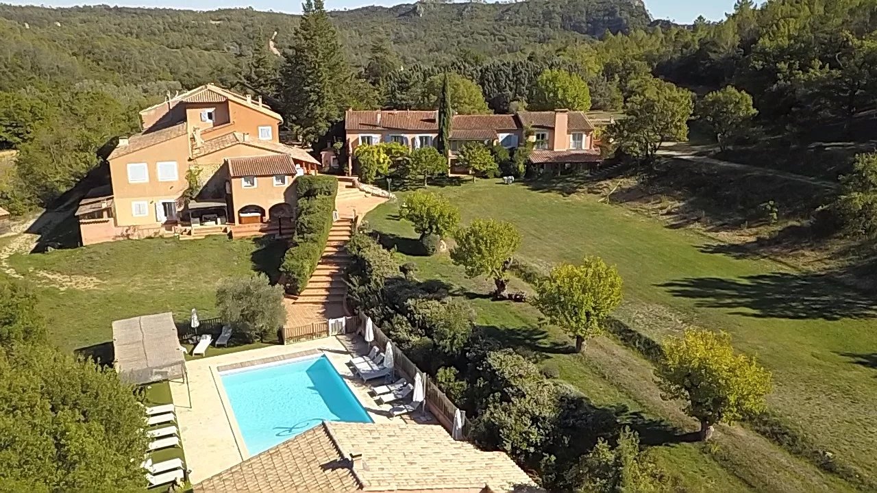 18th century property, 9 apartments, 48 hectares, pool, jacuzzi, Châteauvert