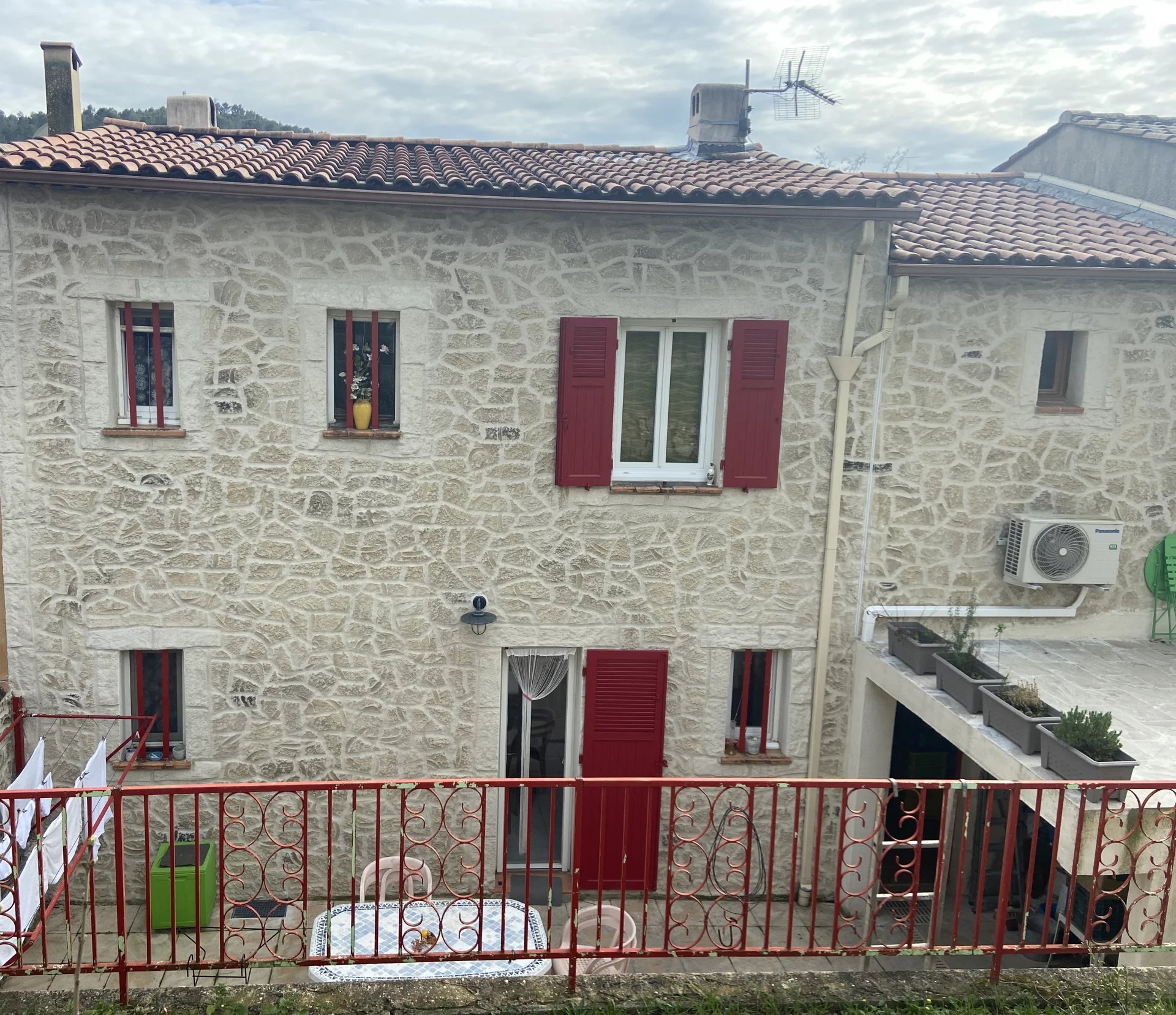 Le Val -4 bedrooms house on 314m2 fenced garden with electricity resale