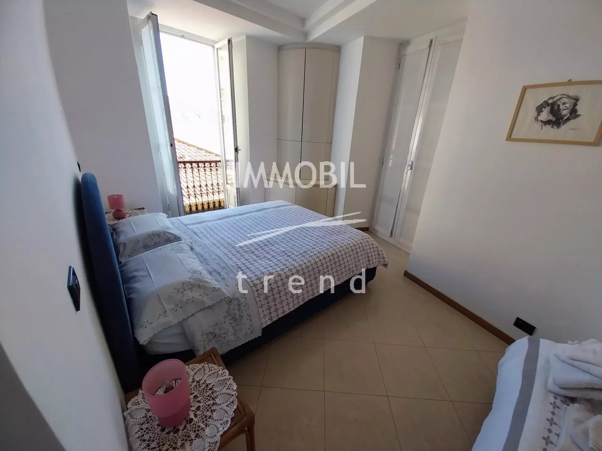 SOLE AGENCY - MENTON OLD TOWN - Charming large two bedroom apartment with panoramic sea view