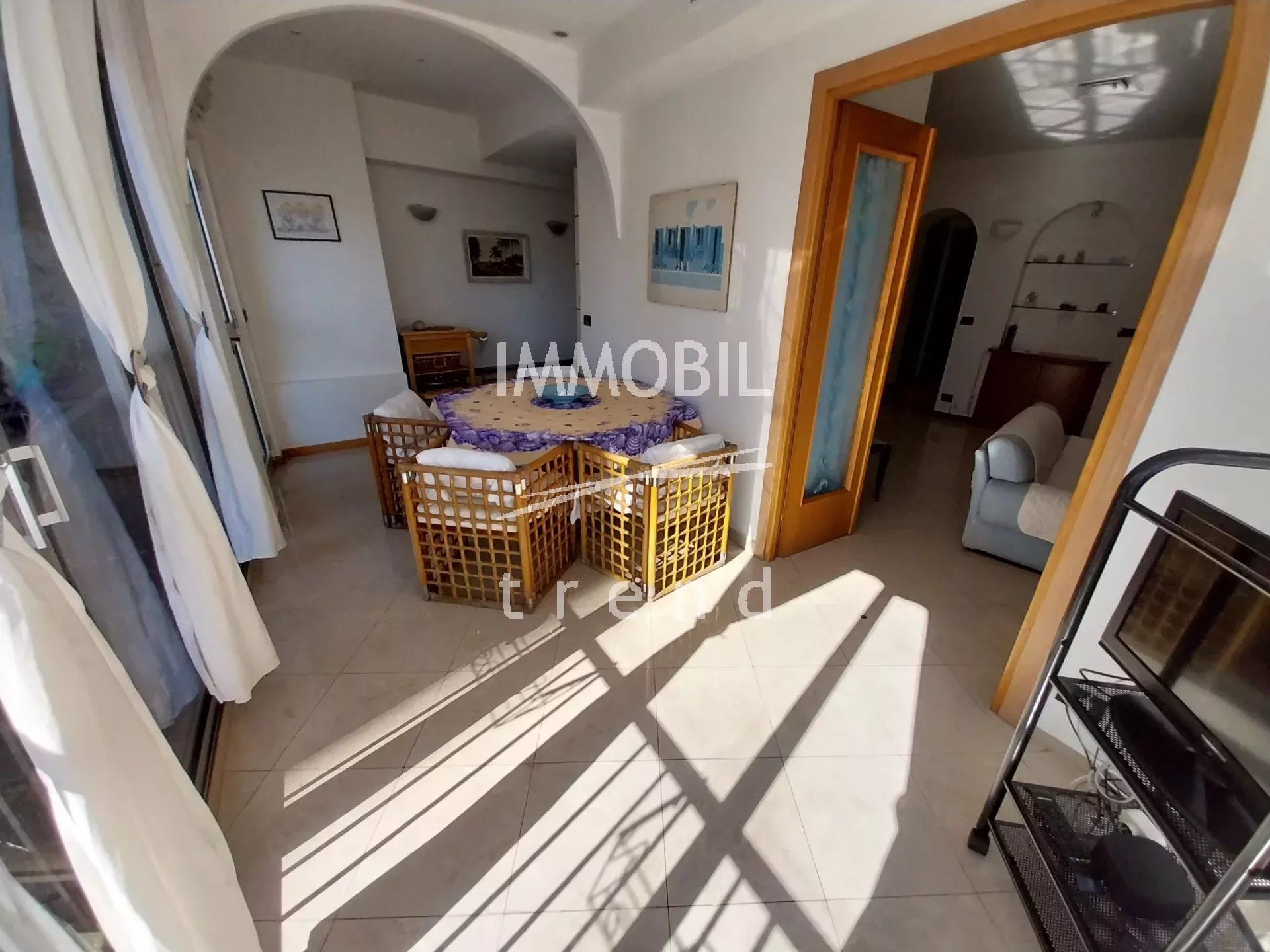 SOLE AGENCY - MENTON OLD TOWN - Charming large two bedroom apartment with panoramic sea view