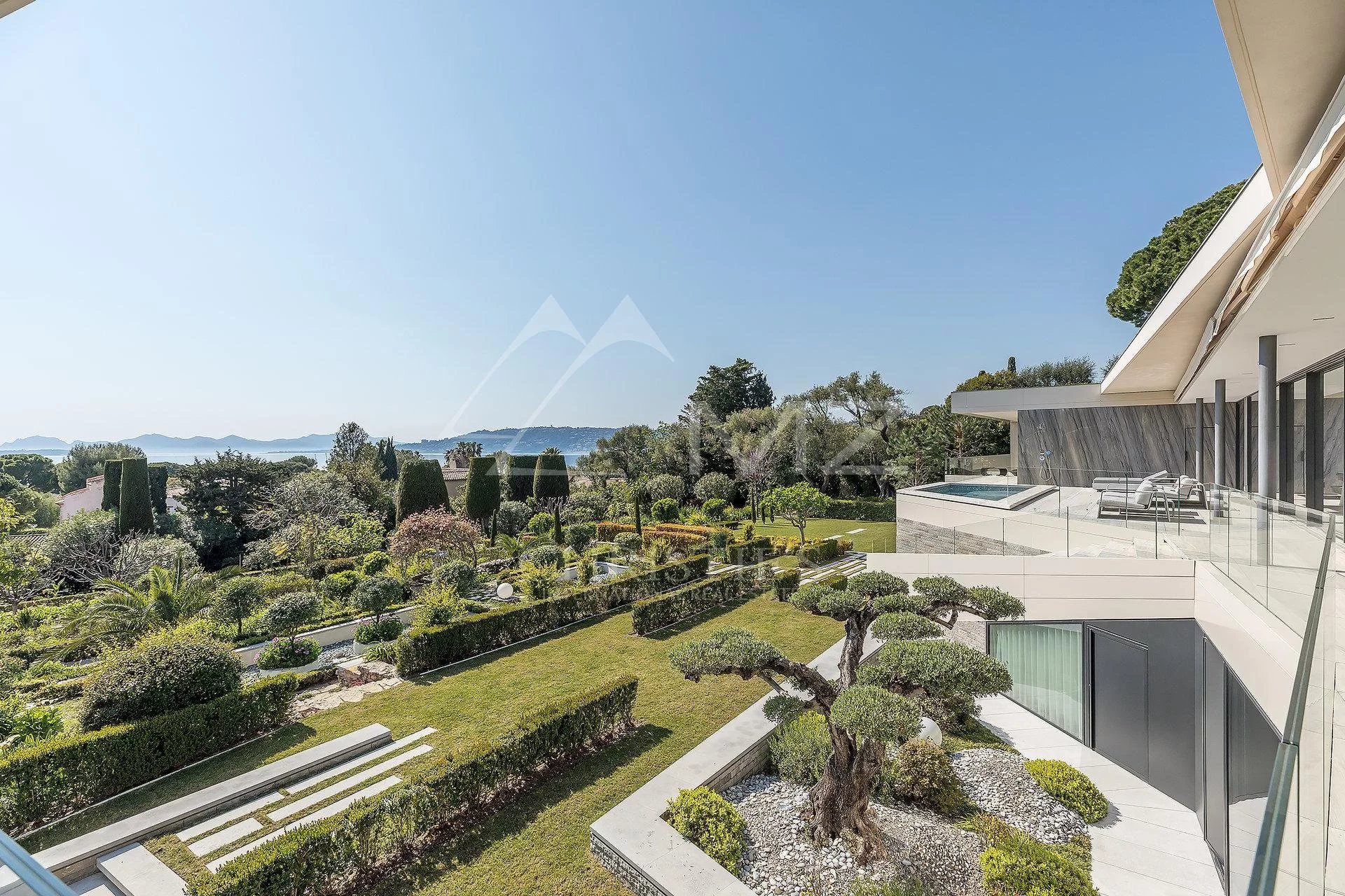 cap d-antibes - contemporary new villa with luxurious services image4
