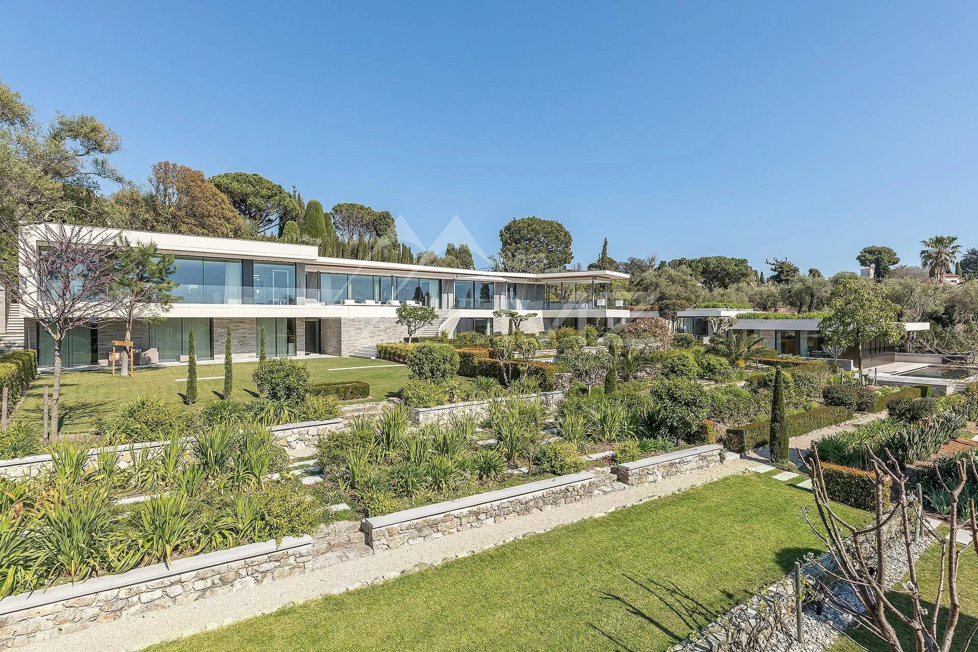 cap d-antibes - contemporary new villa with luxurious services image1